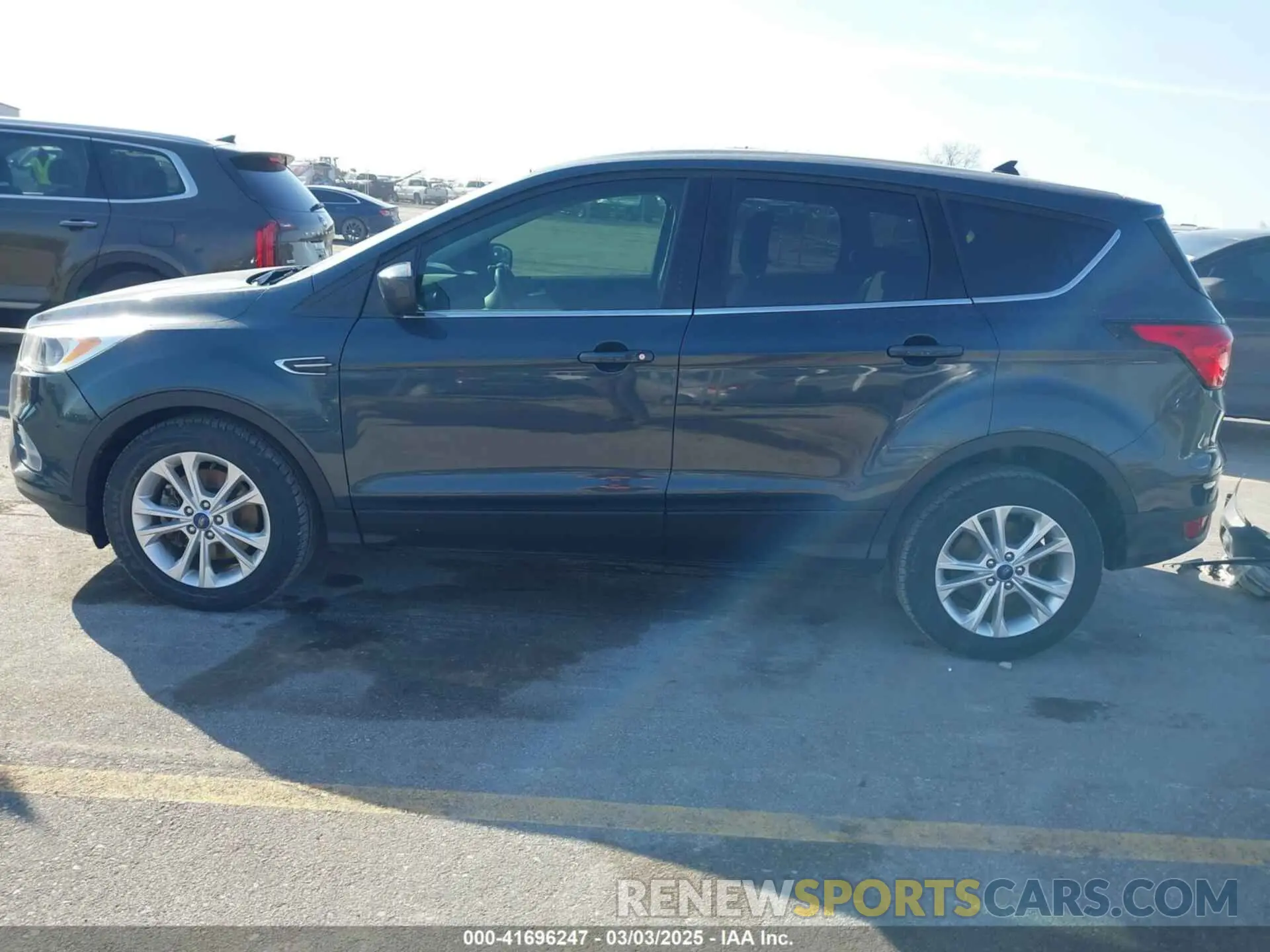 14 Фотография поврежденного автомобиля 1FMCU9GD9KUB14228 FORD ESCAPE 2019