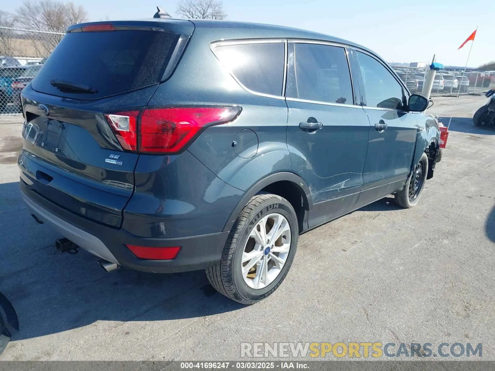 4 Фотография поврежденного автомобиля 1FMCU9GD9KUB14228 FORD ESCAPE 2019