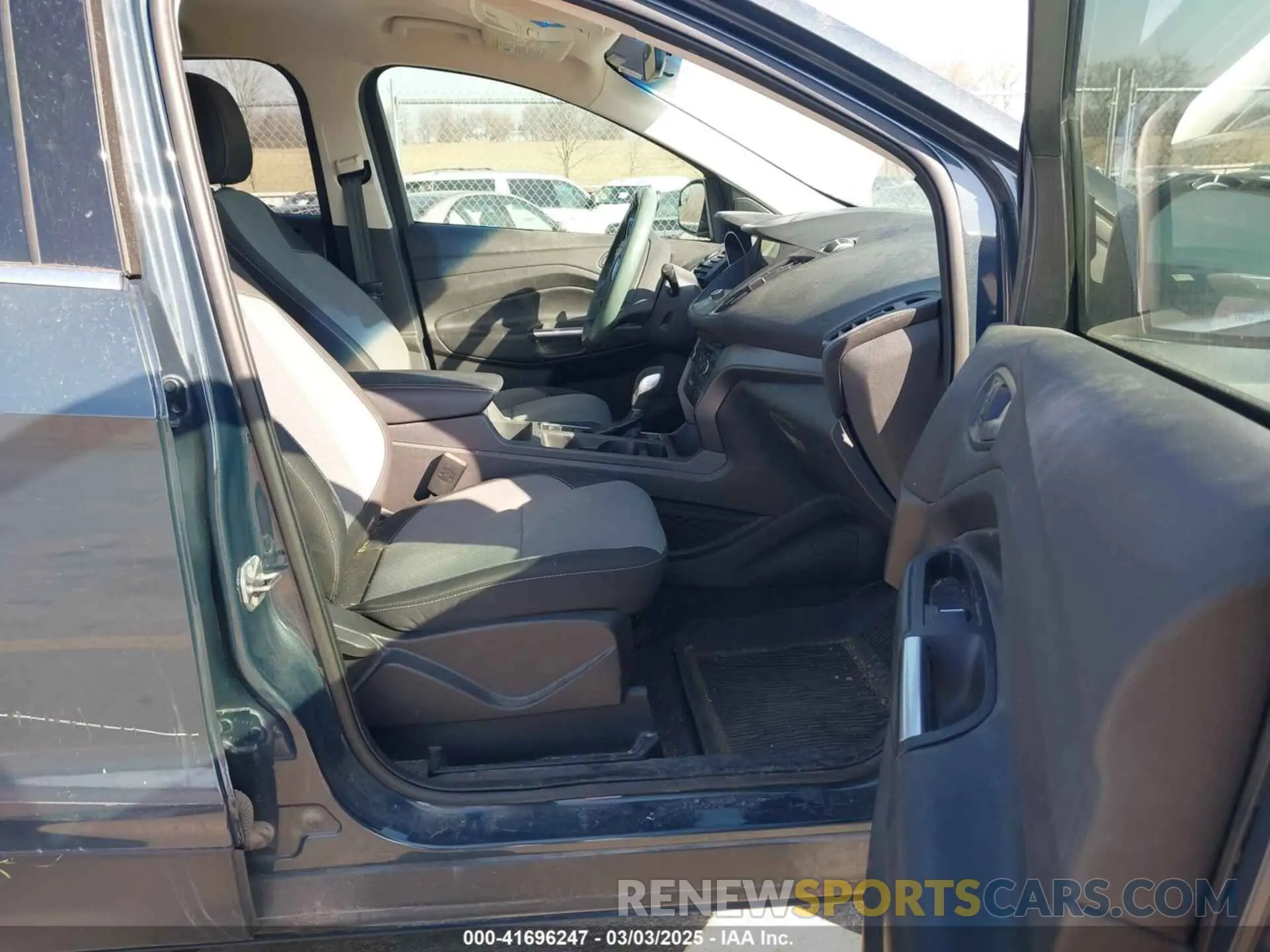 5 Фотография поврежденного автомобиля 1FMCU9GD9KUB14228 FORD ESCAPE 2019