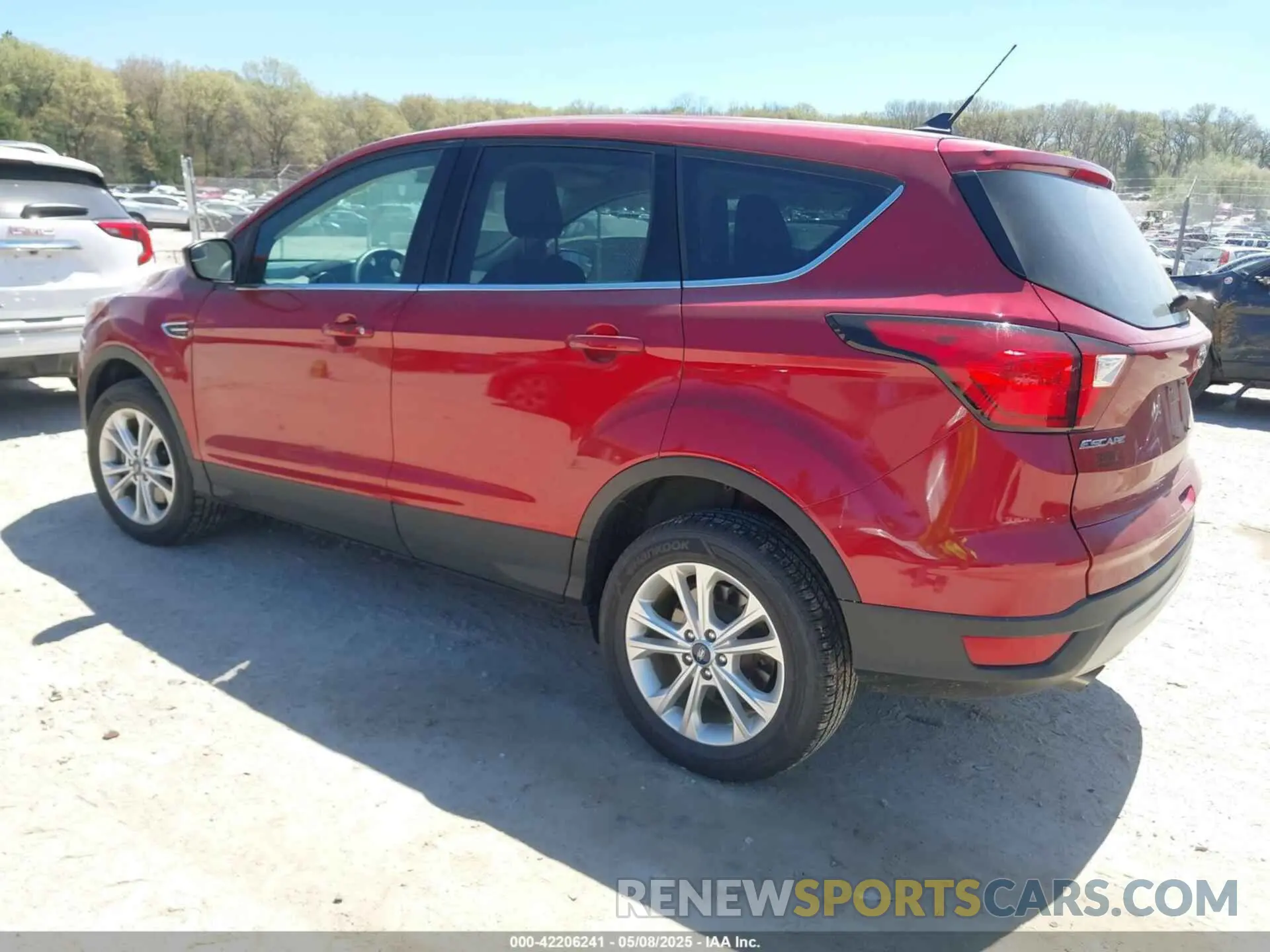 3 Фотография поврежденного автомобиля 1FMCU9GD9KUB22426 FORD ESCAPE 2019