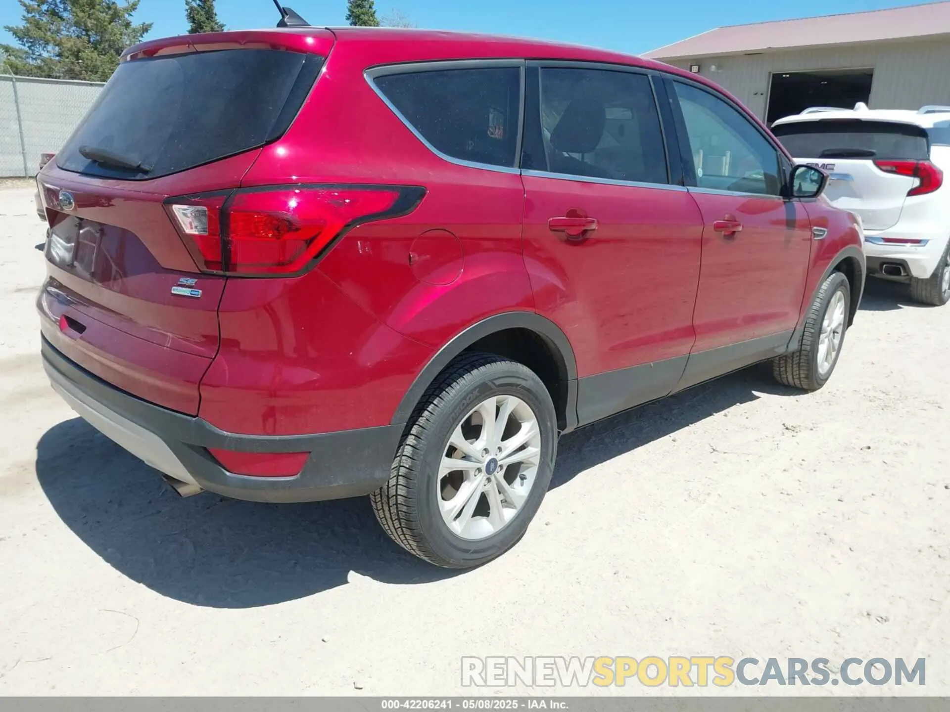 4 Фотография поврежденного автомобиля 1FMCU9GD9KUB22426 FORD ESCAPE 2019