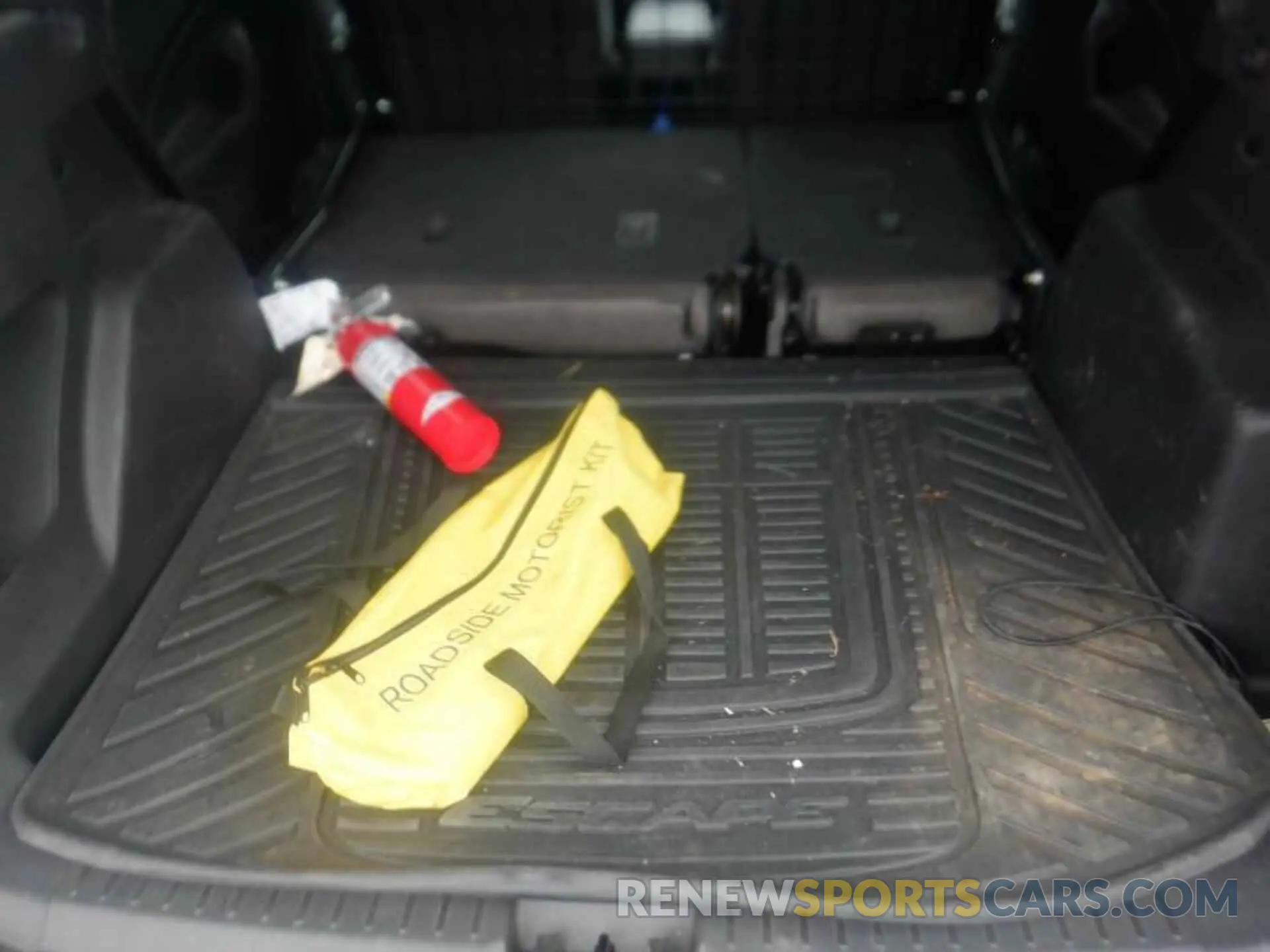 7 Photograph of a damaged car 1FMCU9GD9KUB33135 FORD ESCAPE 2019