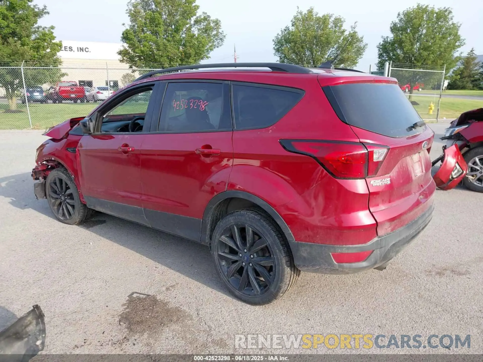 3 Photograph of a damaged car 1FMCU9GD9KUC43974 FORD ESCAPE 2019