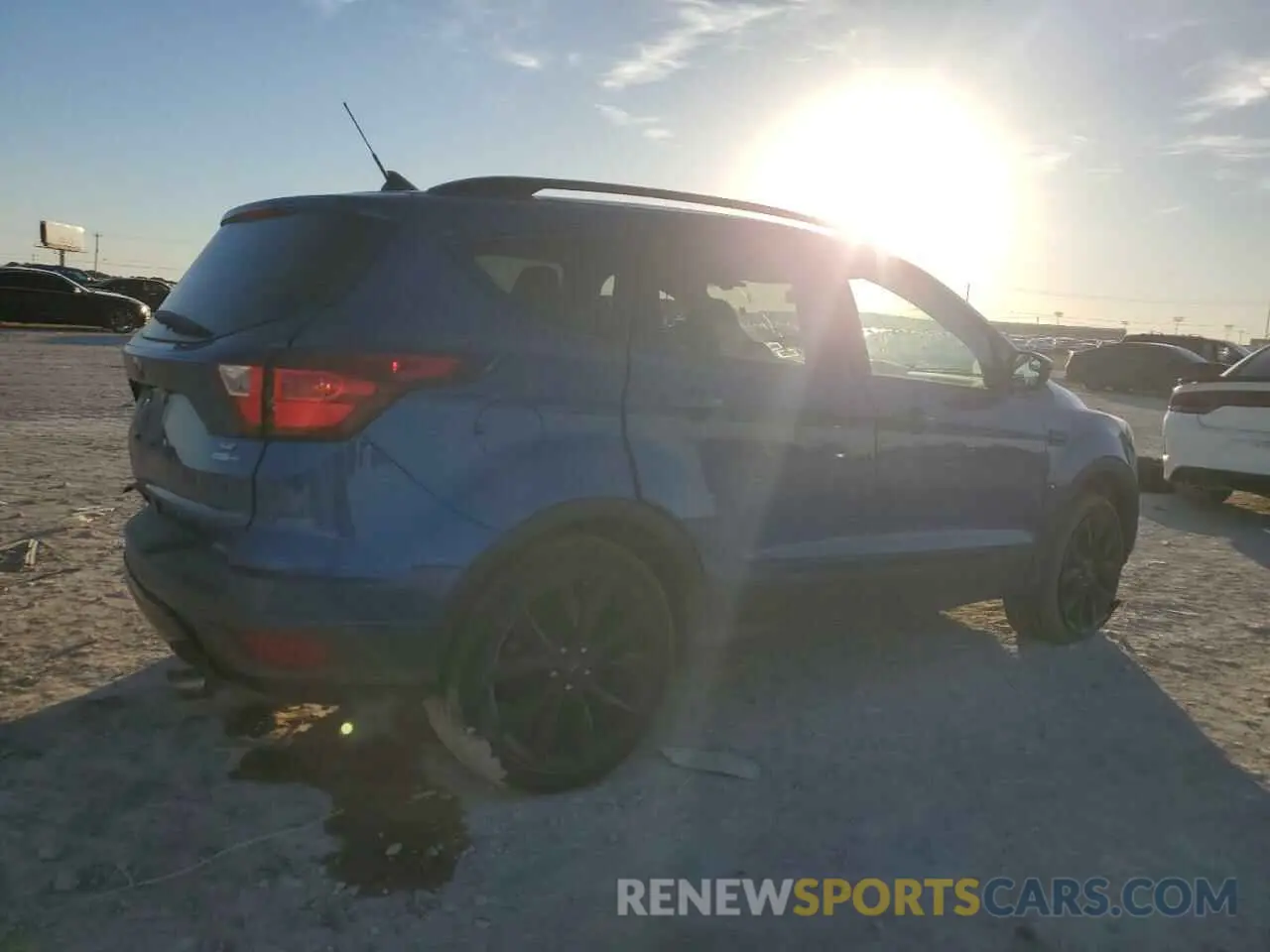 3 Фотография поврежденного автомобиля 1FMCU9GDXKUA54511 FORD ESCAPE 2019