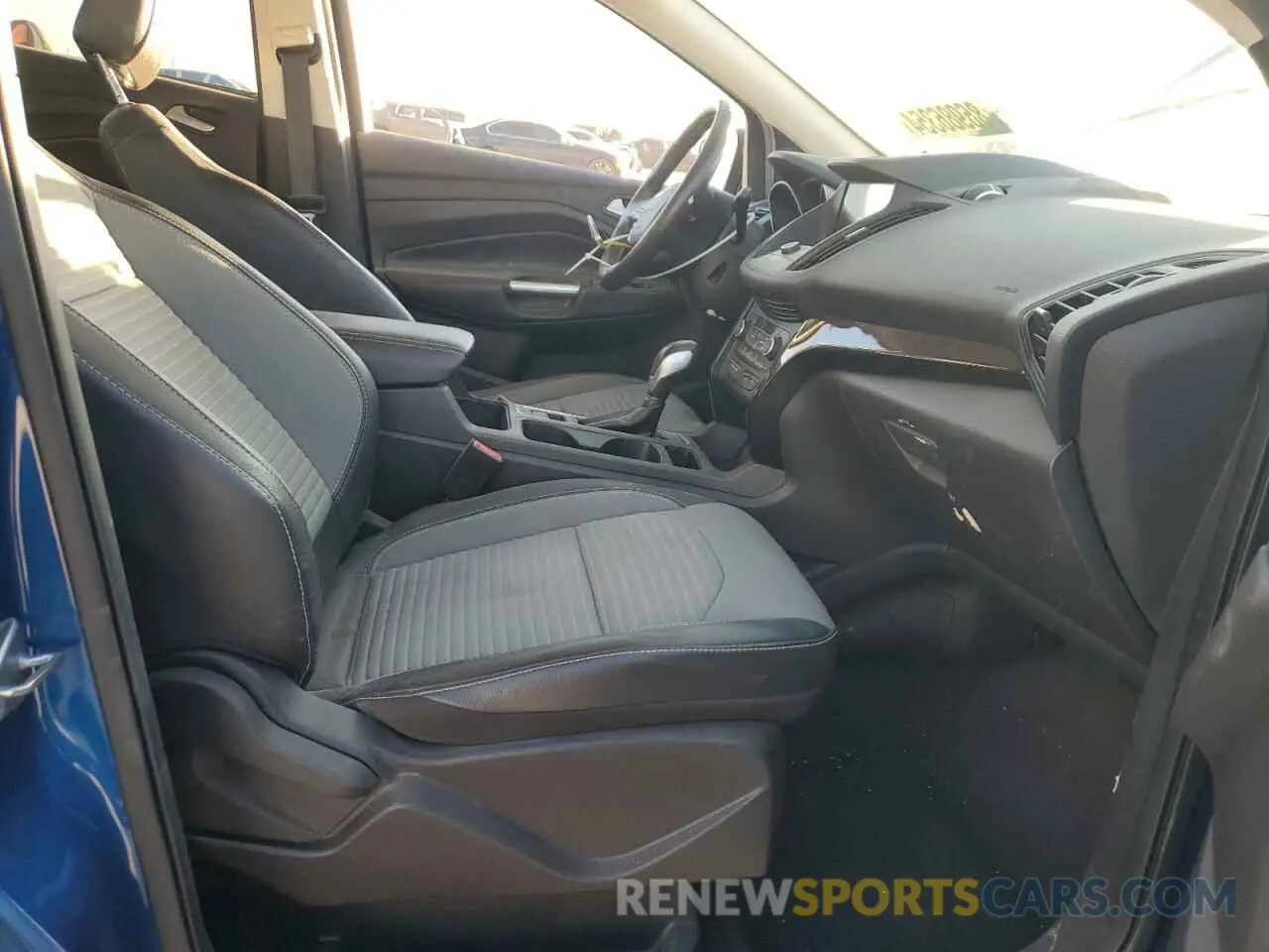 7 Фотография поврежденного автомобиля 1FMCU9GDXKUA54511 FORD ESCAPE 2019