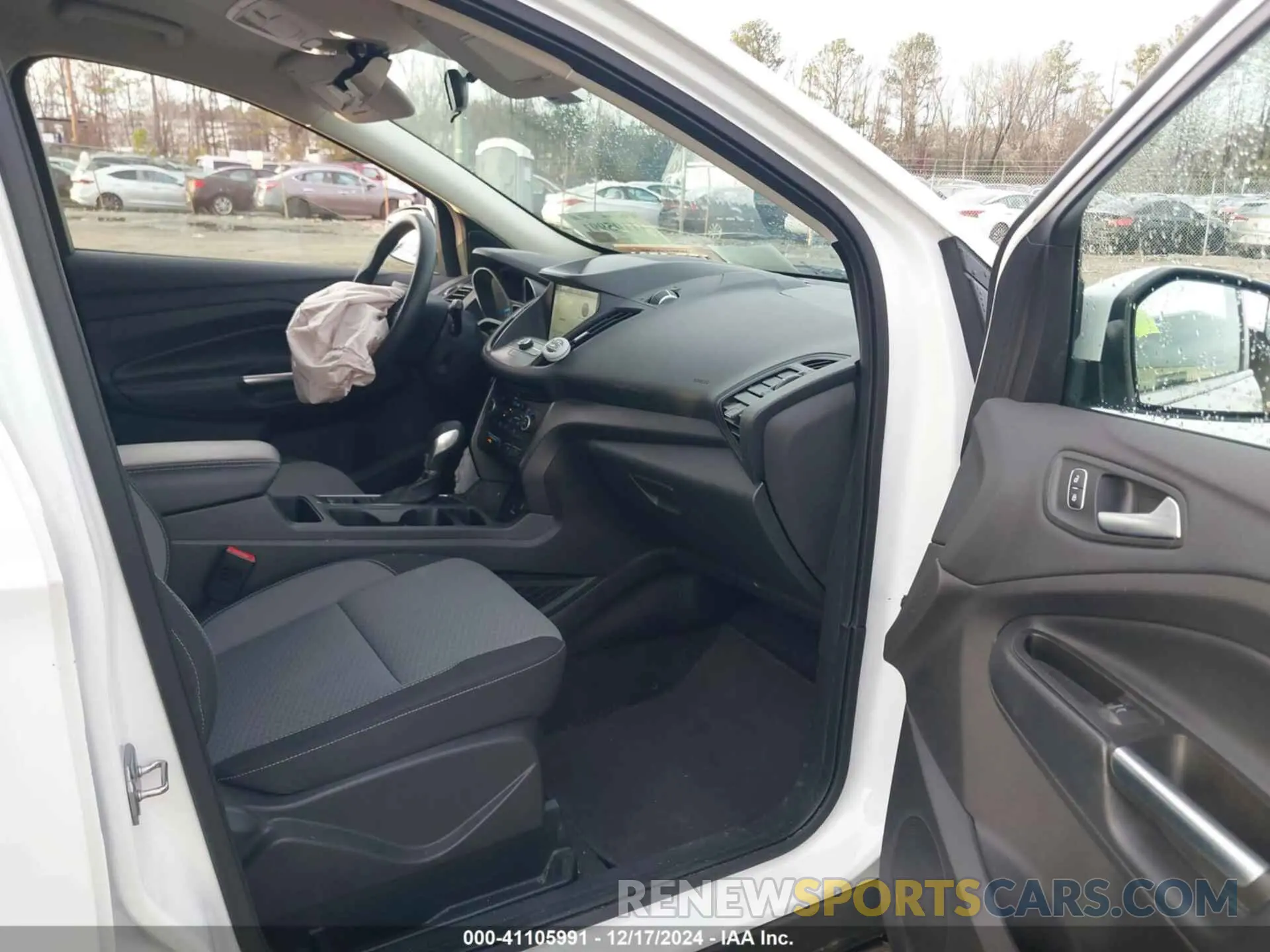 5 Photograph of a damaged car 1FMCU9GDXKUA85290 FORD ESCAPE 2019