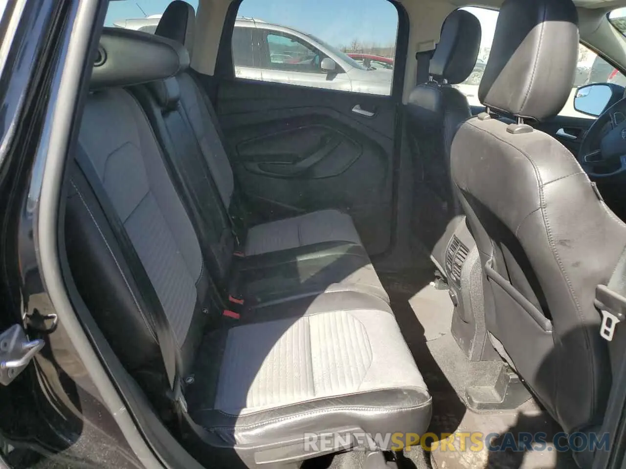 10 Photograph of a damaged car 1FMCU9GDXKUC56619 FORD ESCAPE 2019