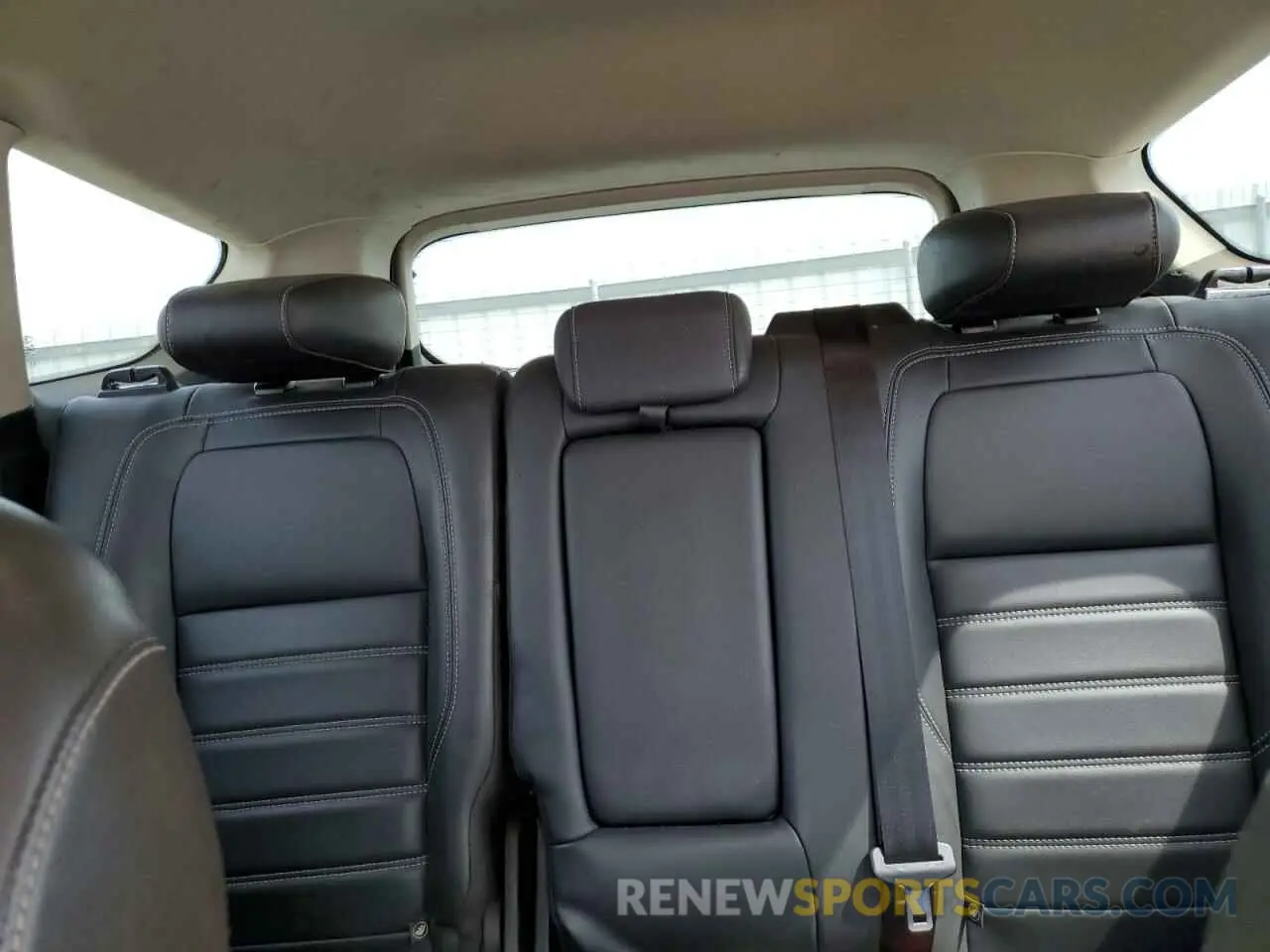 10 Photograph of a damaged car 1FMCU9HD0KUB05853 FORD ESCAPE 2019