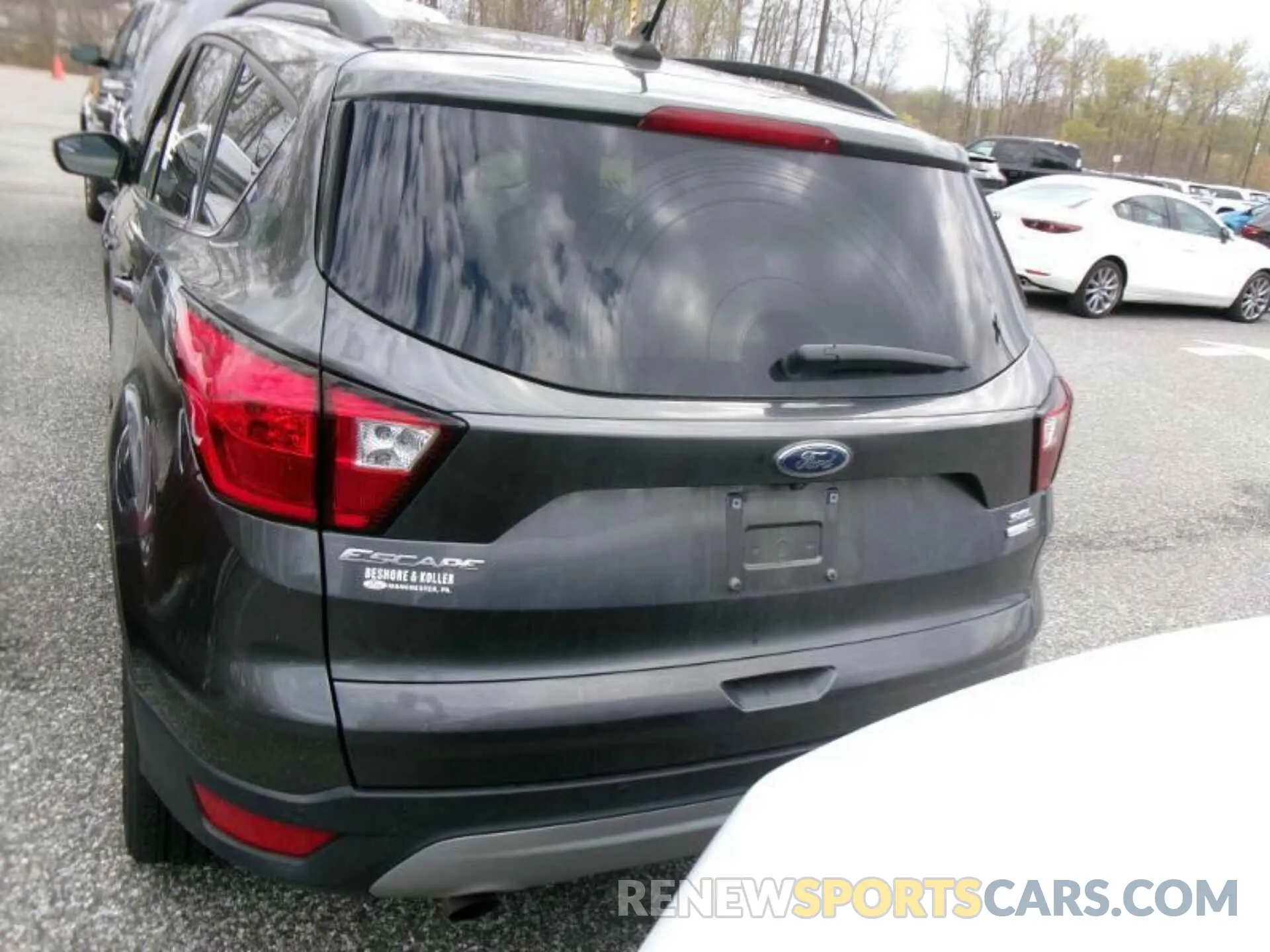 9 Photograph of a damaged car 1FMCU9HD0KUB11765 FORD ESCAPE 2019