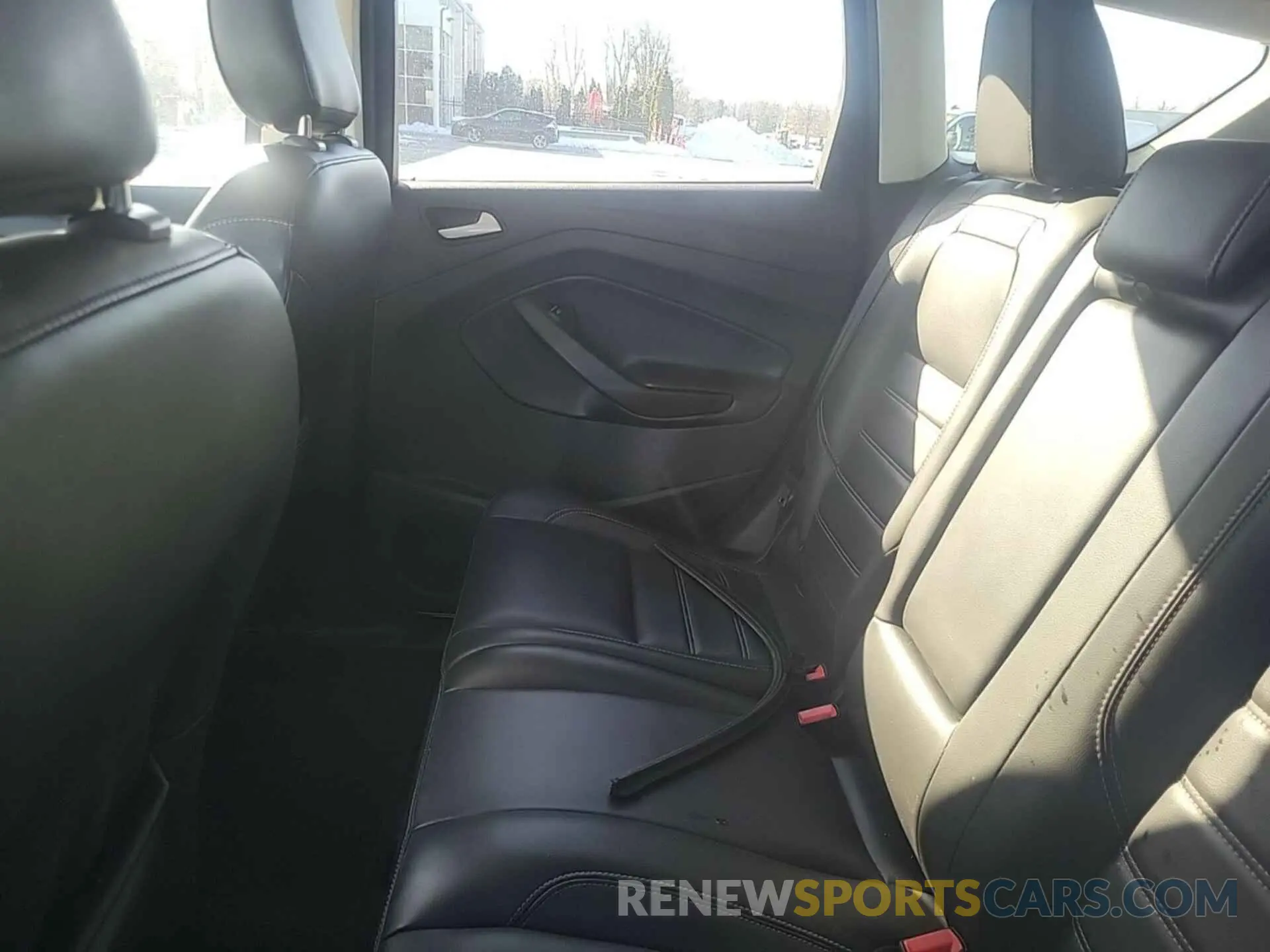 17 Photograph of a damaged car 1FMCU9HD0KUC07847 FORD ESCAPE 2019