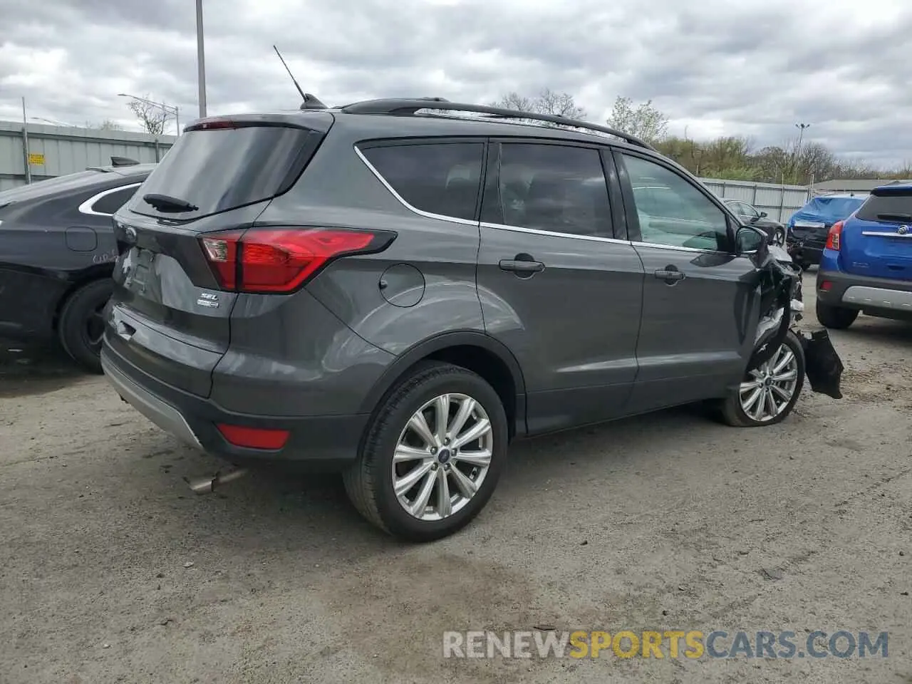 3 Фотография поврежденного автомобиля 1FMCU9HD1KUB18918 FORD ESCAPE 2019