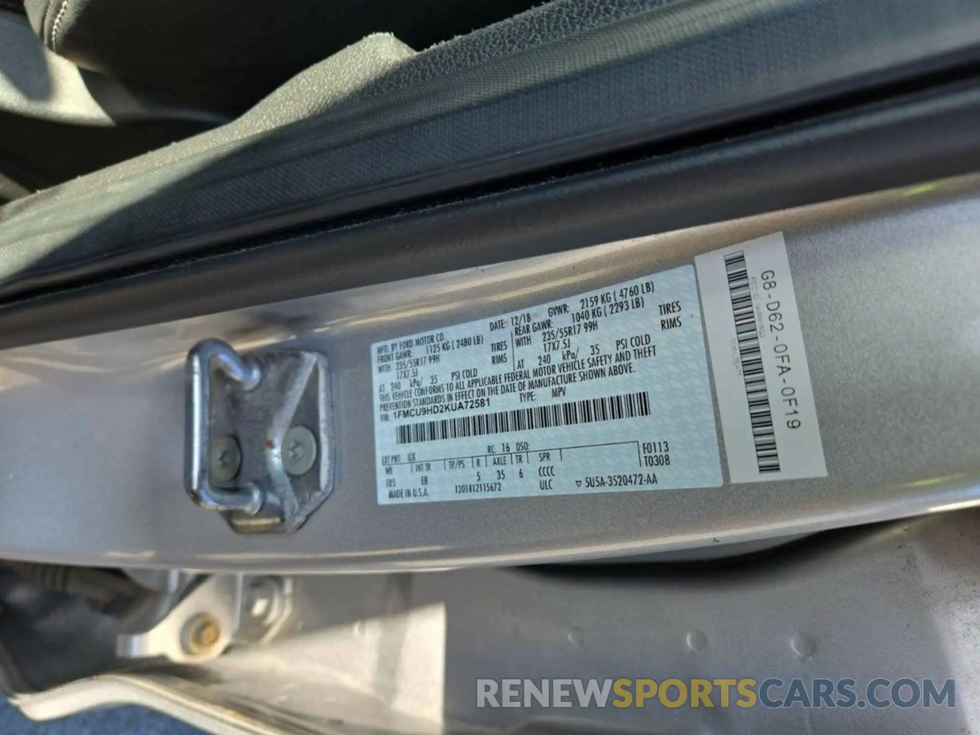 32 Photograph of a damaged car 1FMCU9HD2KUA72581 FORD ESCAPE 2019