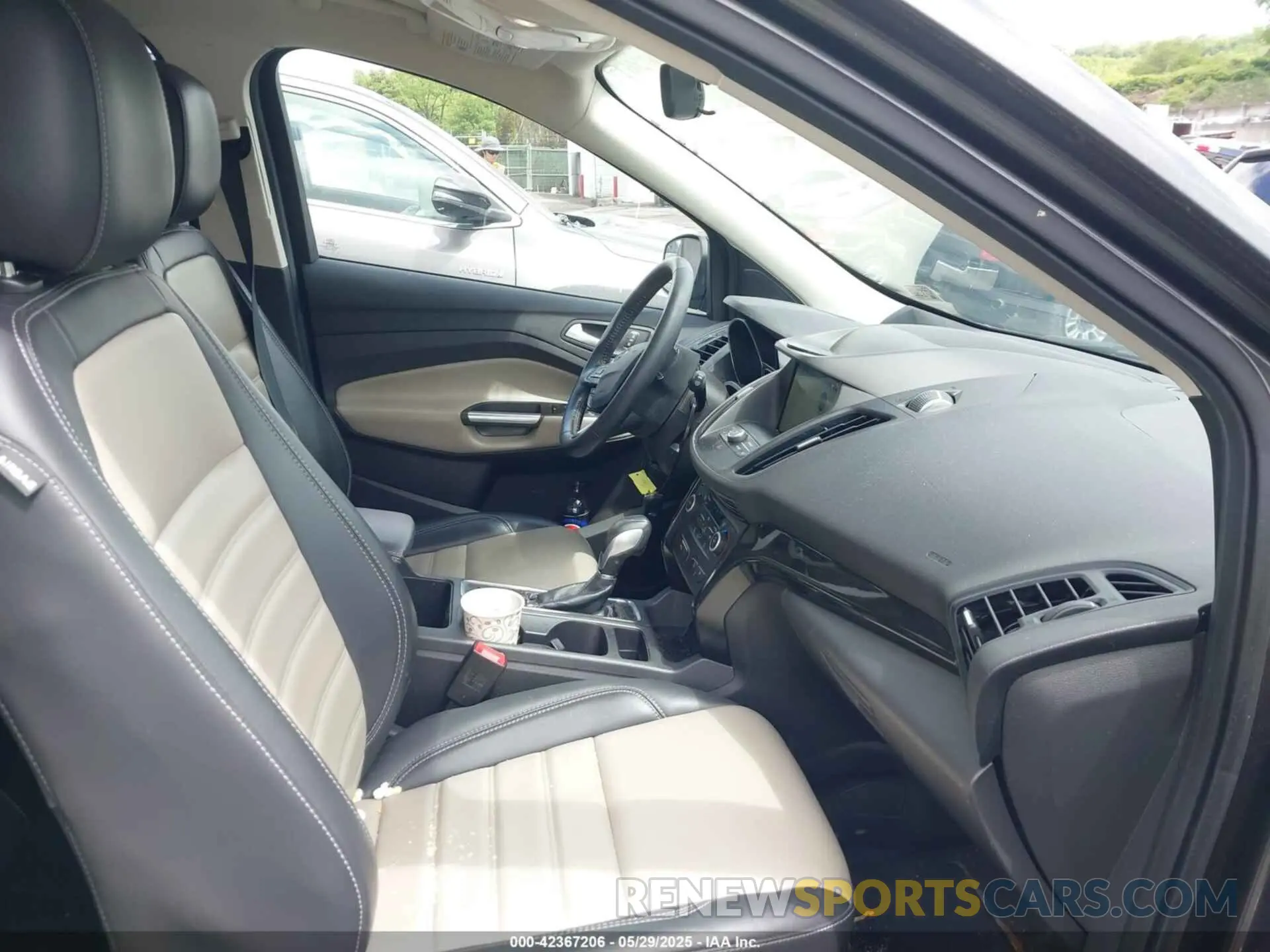 5 Photograph of a damaged car 1FMCU9HD2KUA73231 FORD ESCAPE 2019