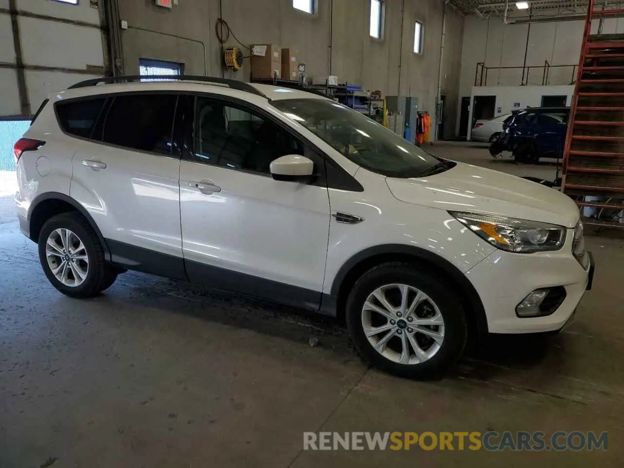 4 Photograph of a damaged car 1FMCU9HD2KUB24274 FORD ESCAPE 2019