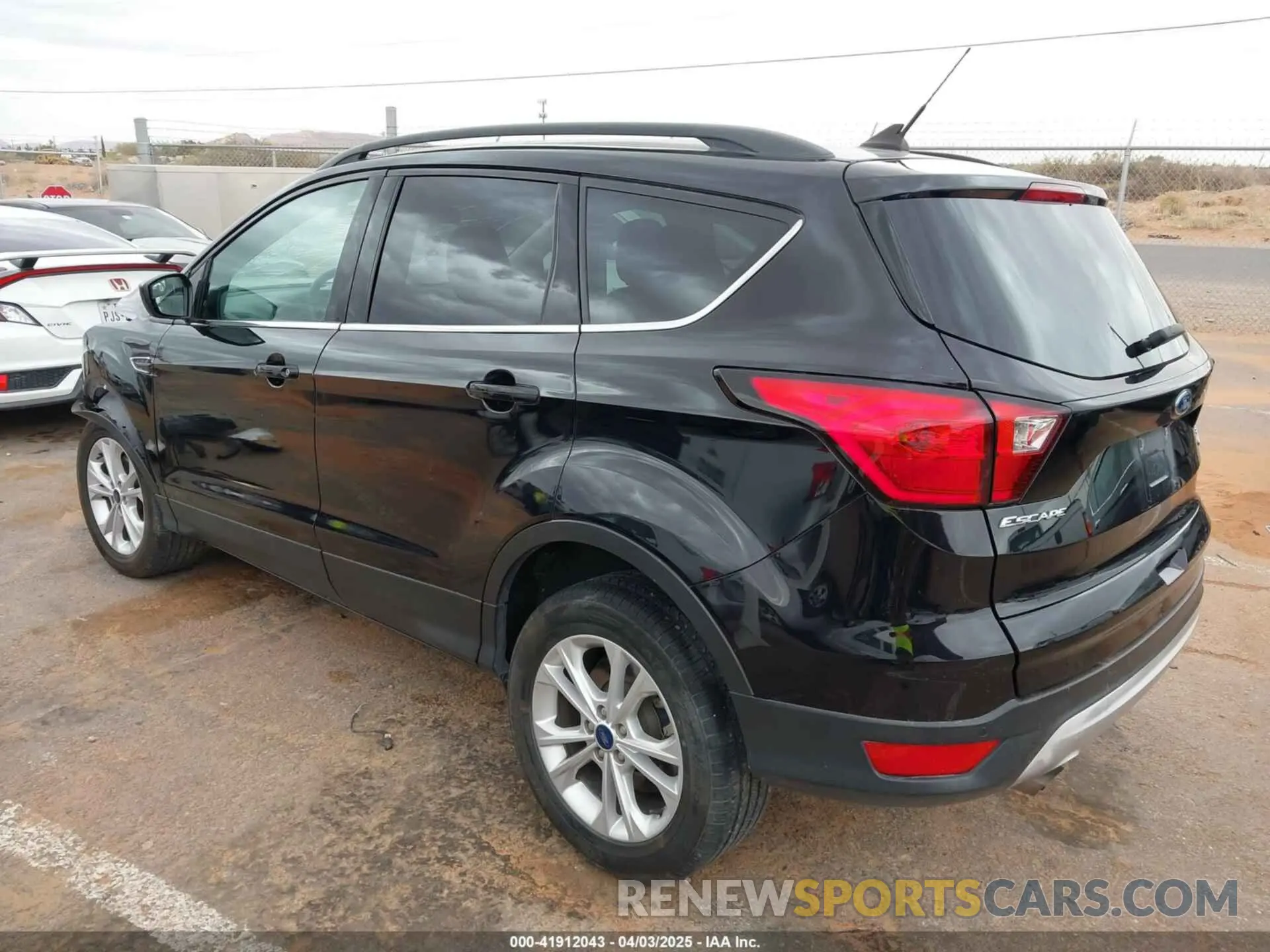 15 Photograph of a damaged car 1FMCU9HD2KUC31874 FORD ESCAPE 2019