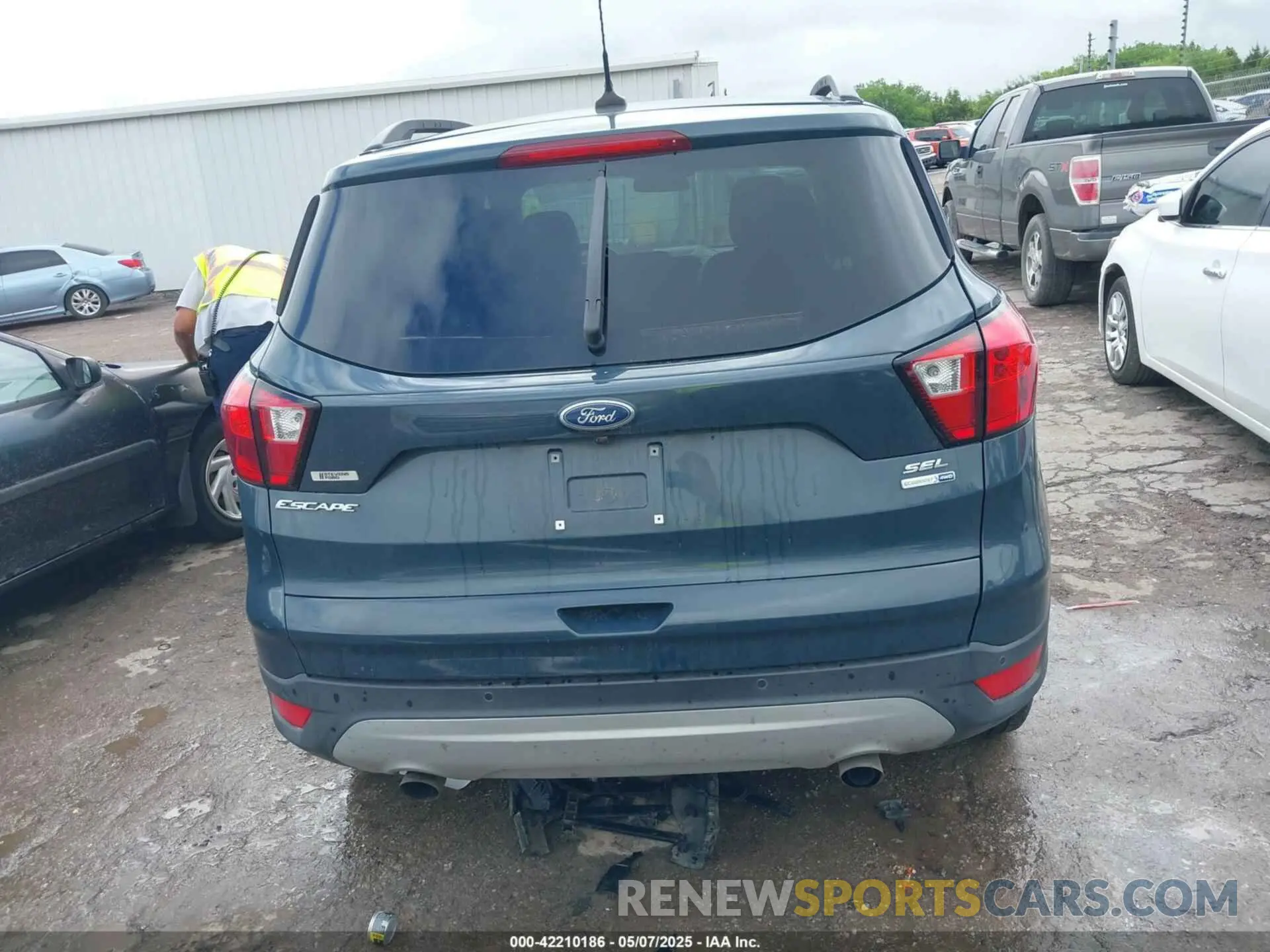 16 Photograph of a damaged car 1FMCU9HD3KUA97893 FORD ESCAPE 2019