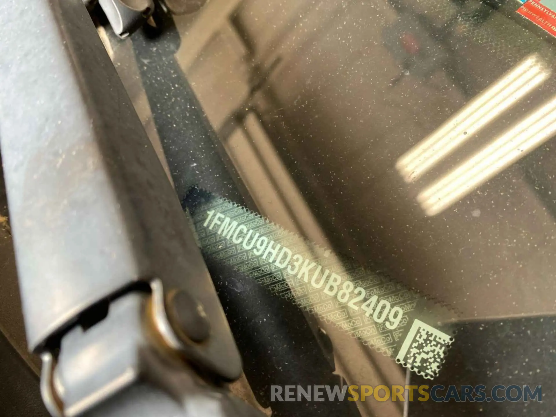 1 Photograph of a damaged car 1FMCU9HD3KUB82409 FORD ESCAPE 2019