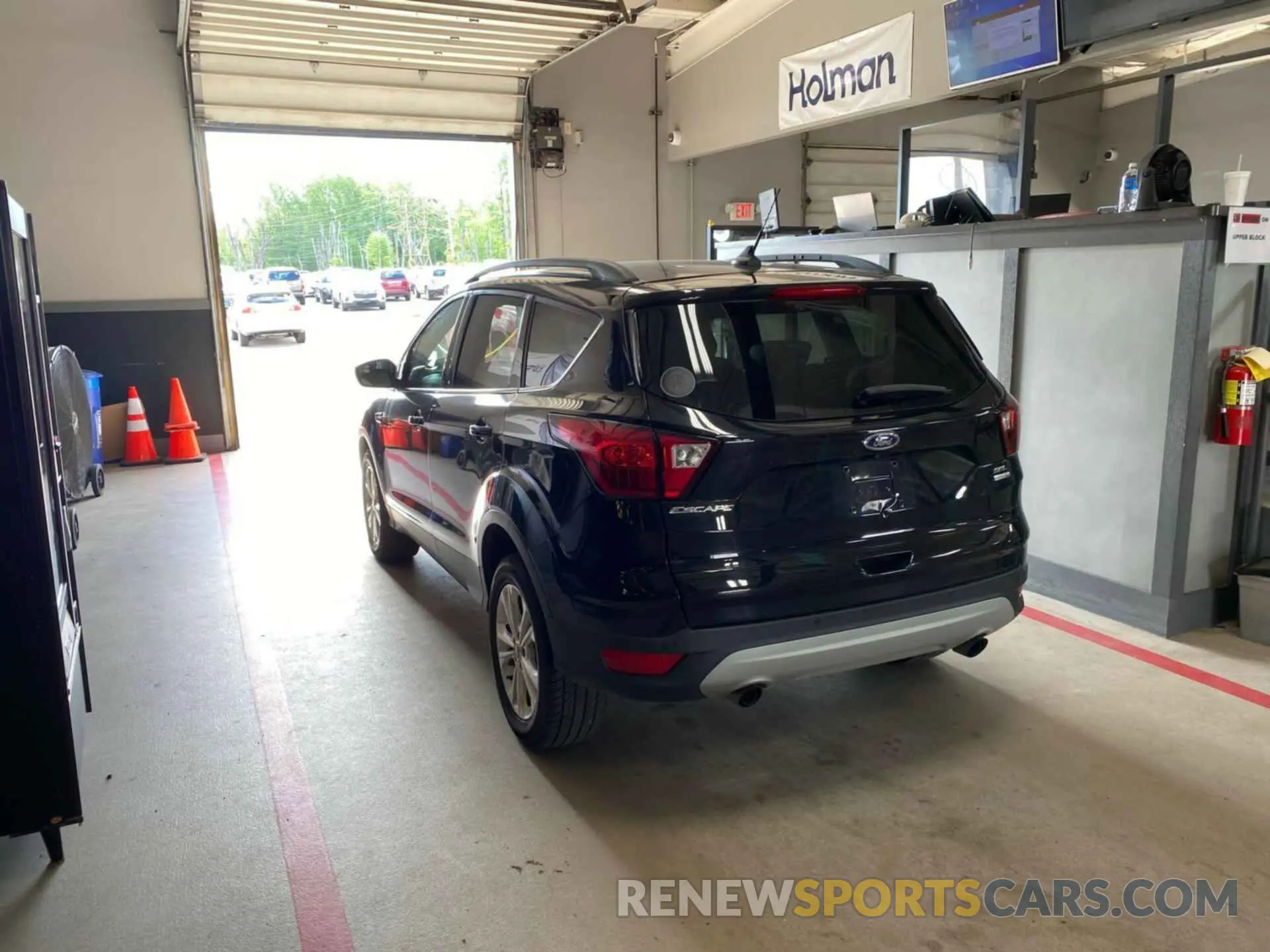 10 Photograph of a damaged car 1FMCU9HD3KUB82409 FORD ESCAPE 2019