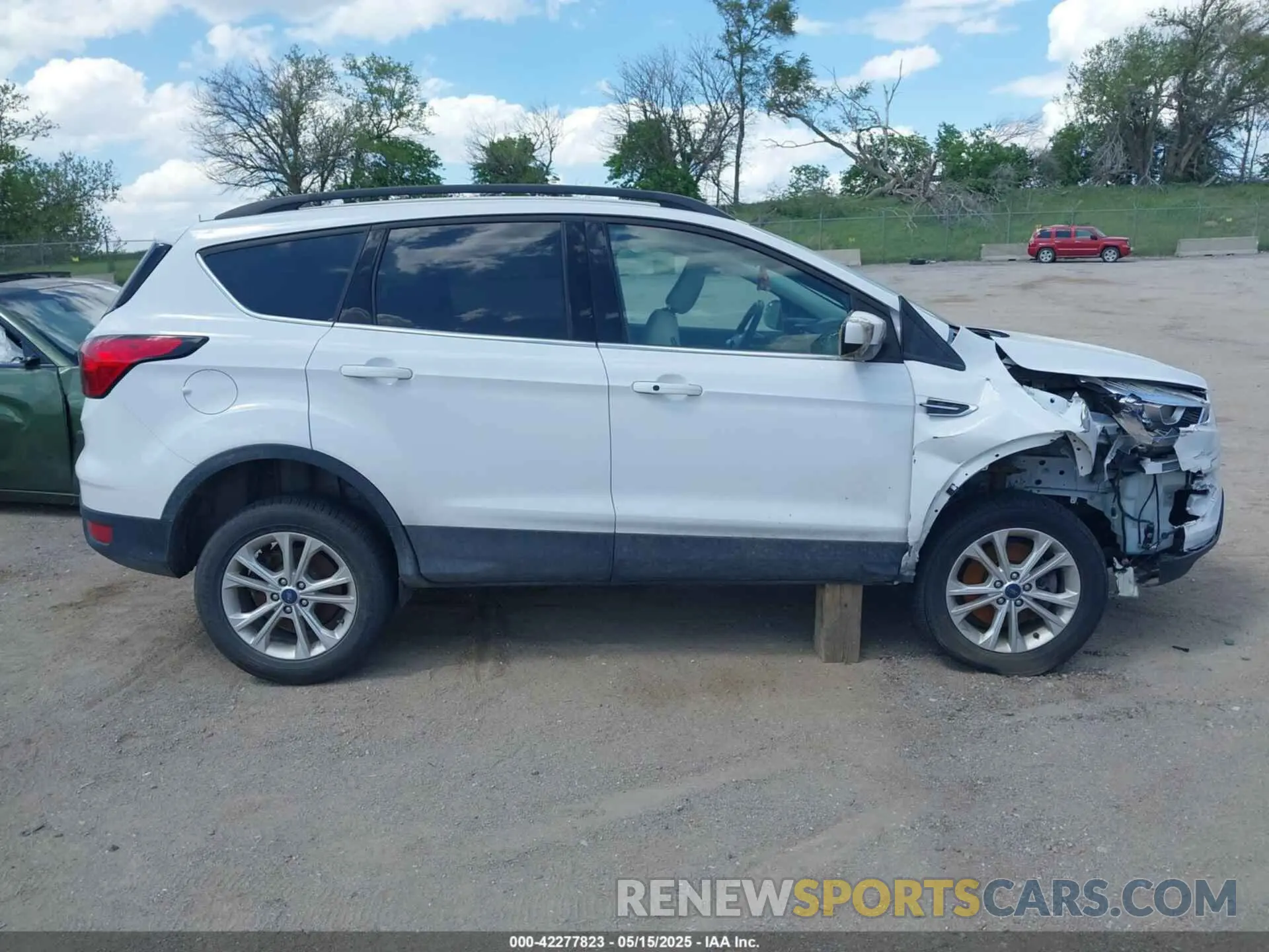 14 Photograph of a damaged car 1FMCU9HD4KUB01773 FORD ESCAPE 2019