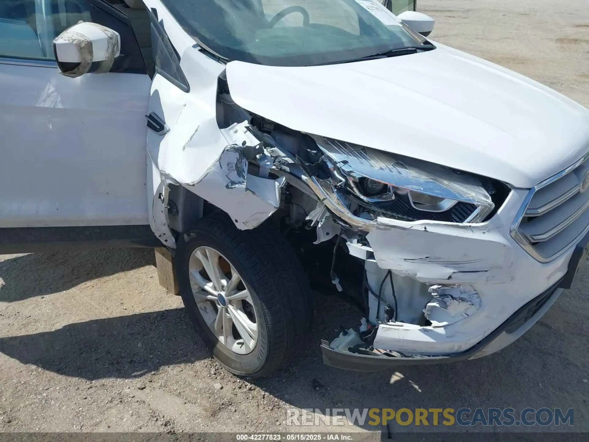 6 Photograph of a damaged car 1FMCU9HD4KUB01773 FORD ESCAPE 2019