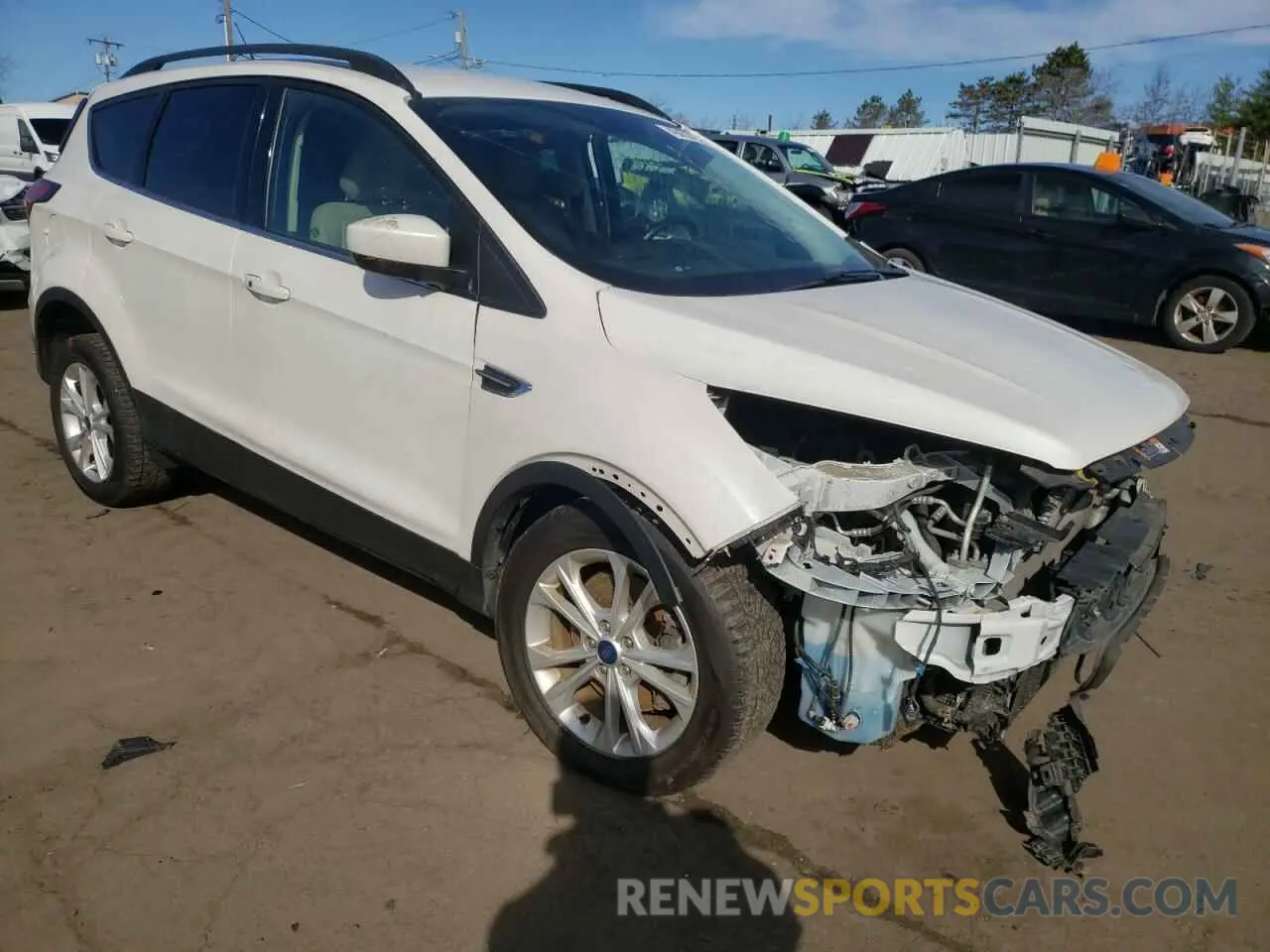 4 Photograph of a damaged car 1FMCU9HD4KUB17729 FORD ESCAPE 2019