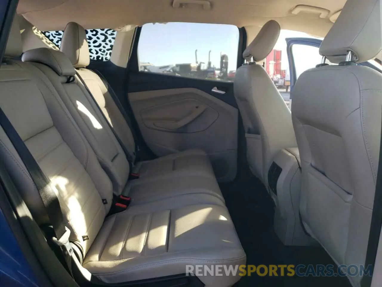 10 Photograph of a damaged car 1FMCU9HD4KUB33297 FORD ESCAPE 2019