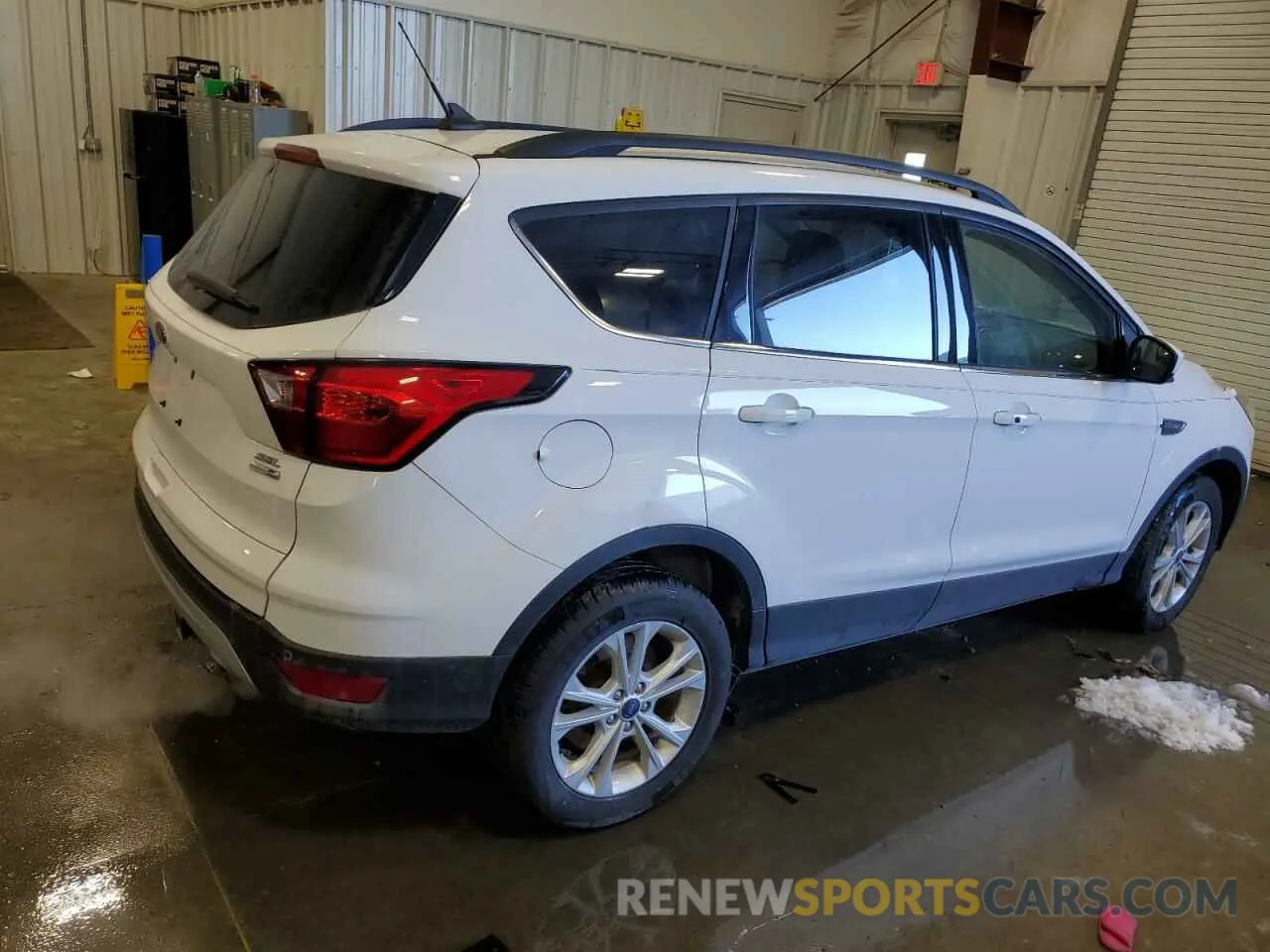 3 Photograph of a damaged car 1FMCU9HD4KUC48319 FORD ESCAPE 2019