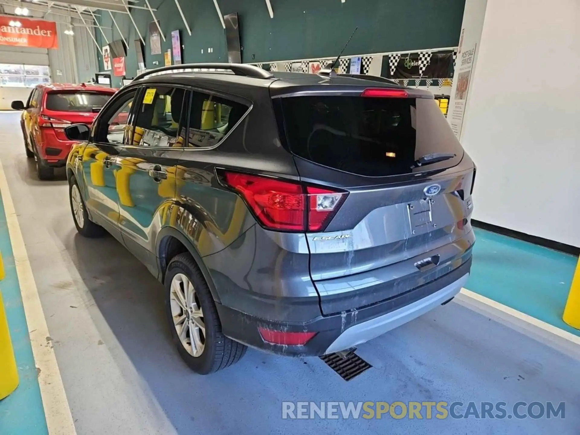 39 Фотография поврежденного автомобиля 1FMCU9HD5KUA48176 FORD ESCAPE 2019