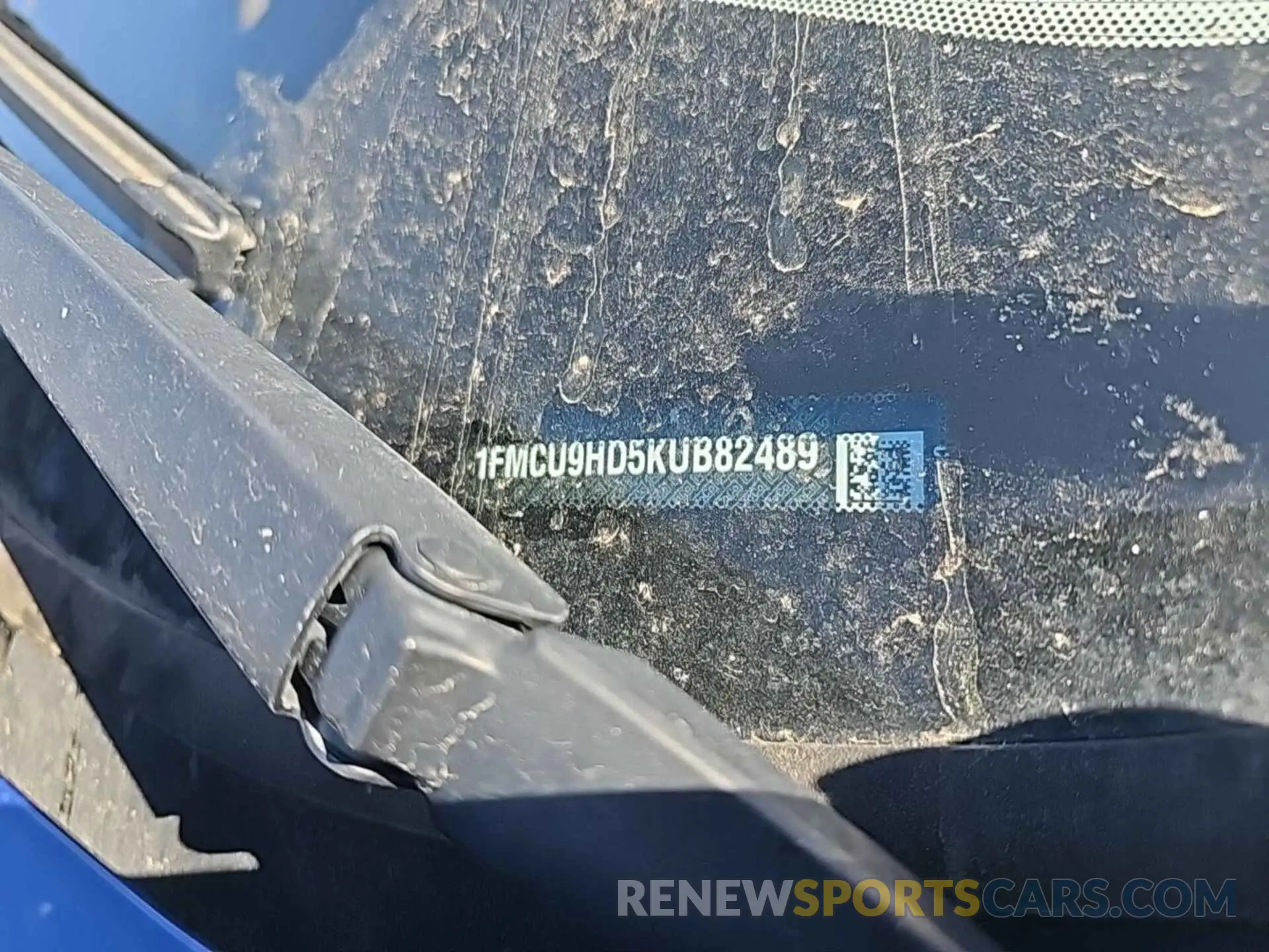 11 Photograph of a damaged car 1FMCU9HD5KUB82489 FORD ESCAPE 2019