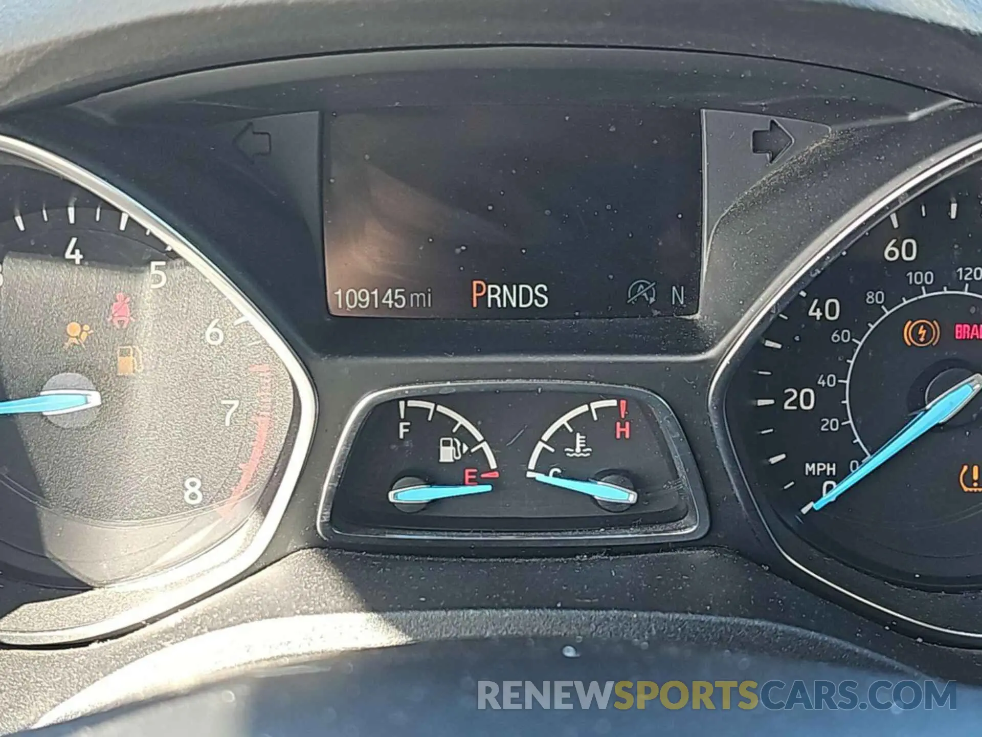 16 Photograph of a damaged car 1FMCU9HD5KUB82489 FORD ESCAPE 2019