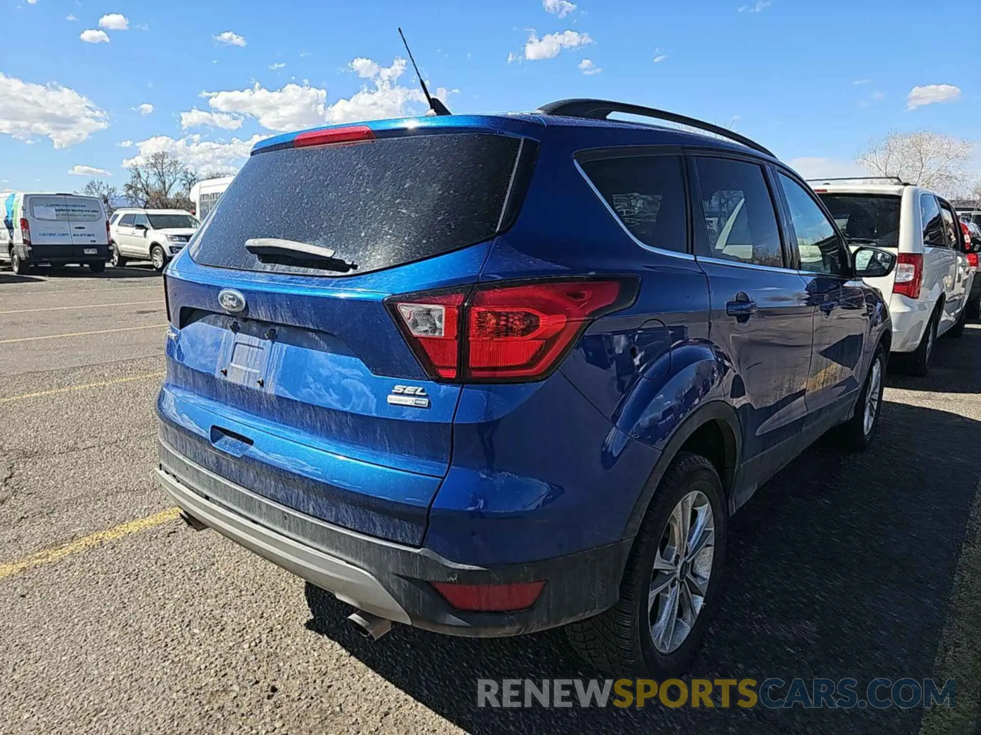 18 Photograph of a damaged car 1FMCU9HD5KUB82489 FORD ESCAPE 2019