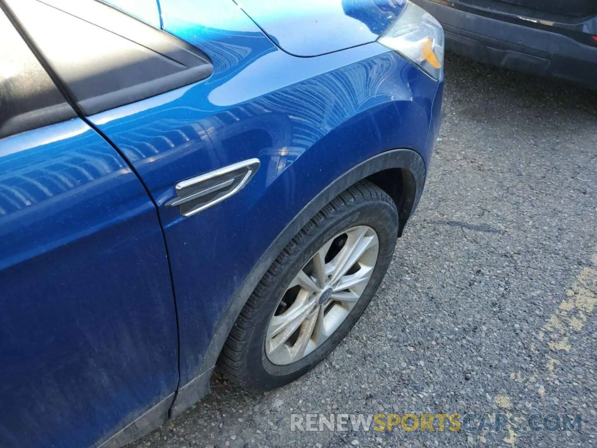 21 Photograph of a damaged car 1FMCU9HD5KUB82489 FORD ESCAPE 2019