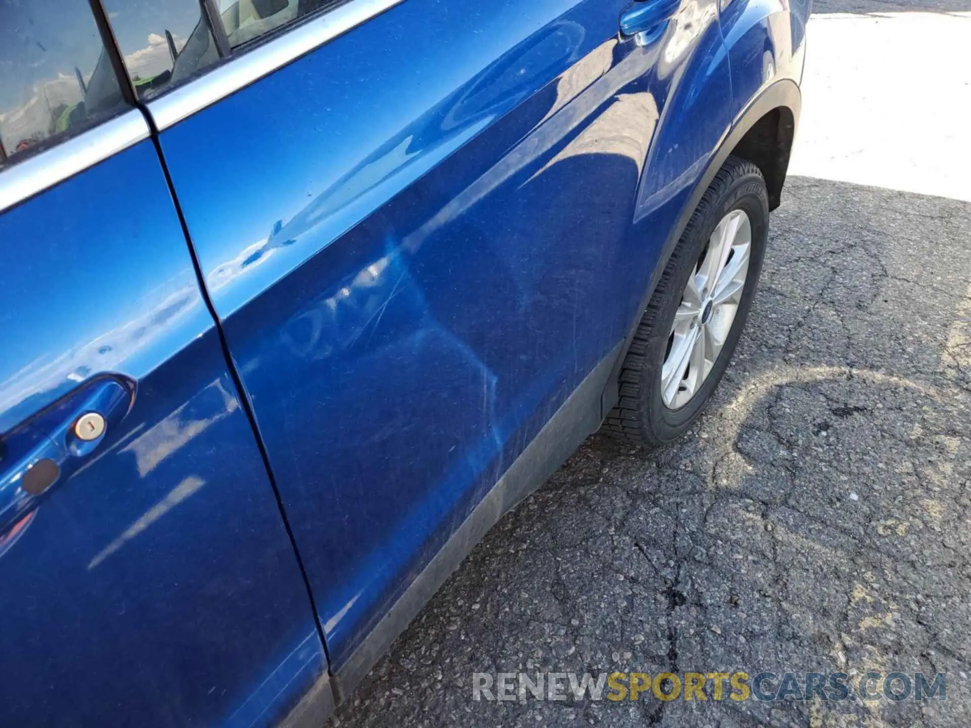 8 Photograph of a damaged car 1FMCU9HD5KUB82489 FORD ESCAPE 2019