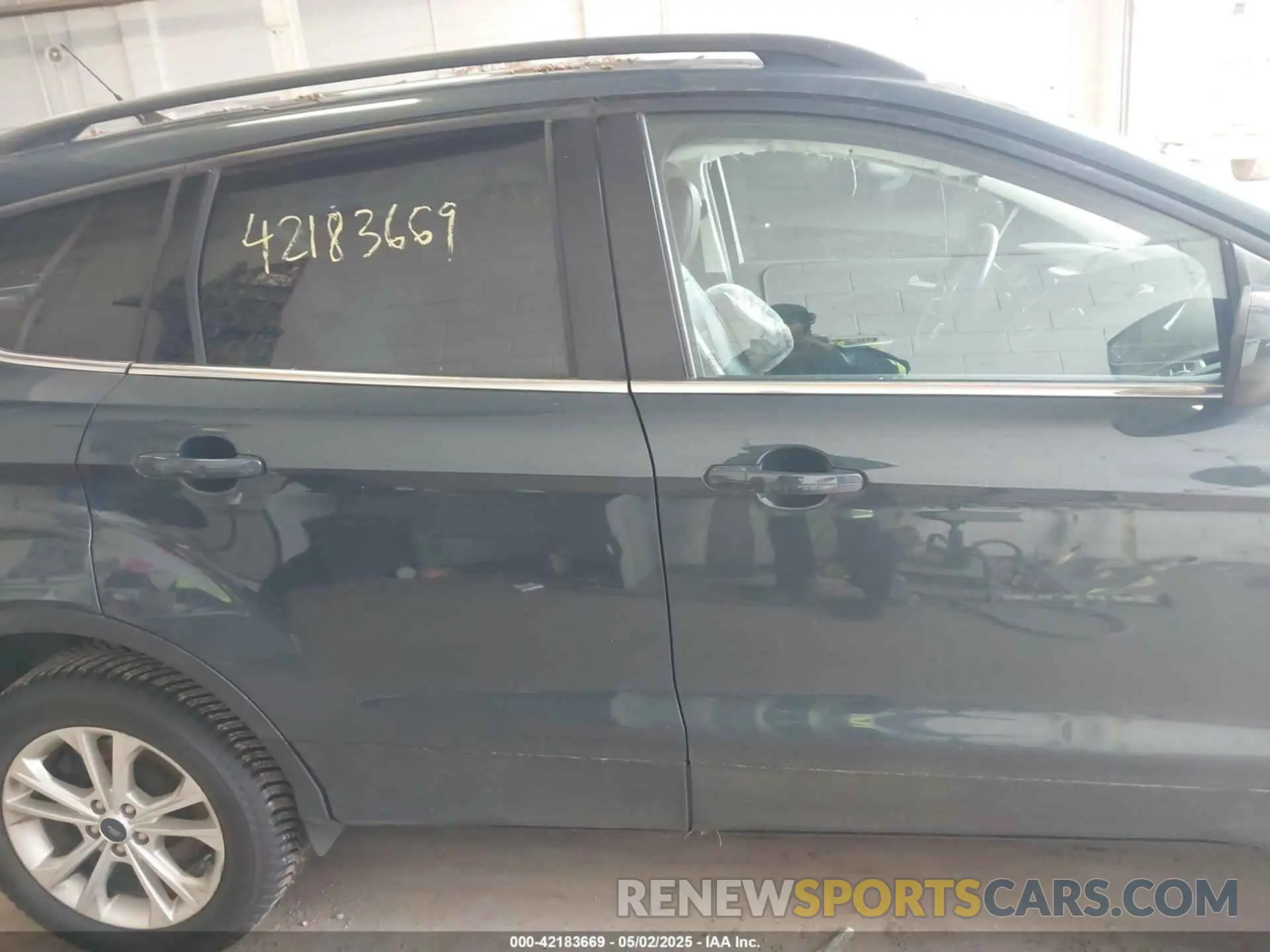 13 Photograph of a damaged car 1FMCU9HD5KUB88860 FORD ESCAPE 2019