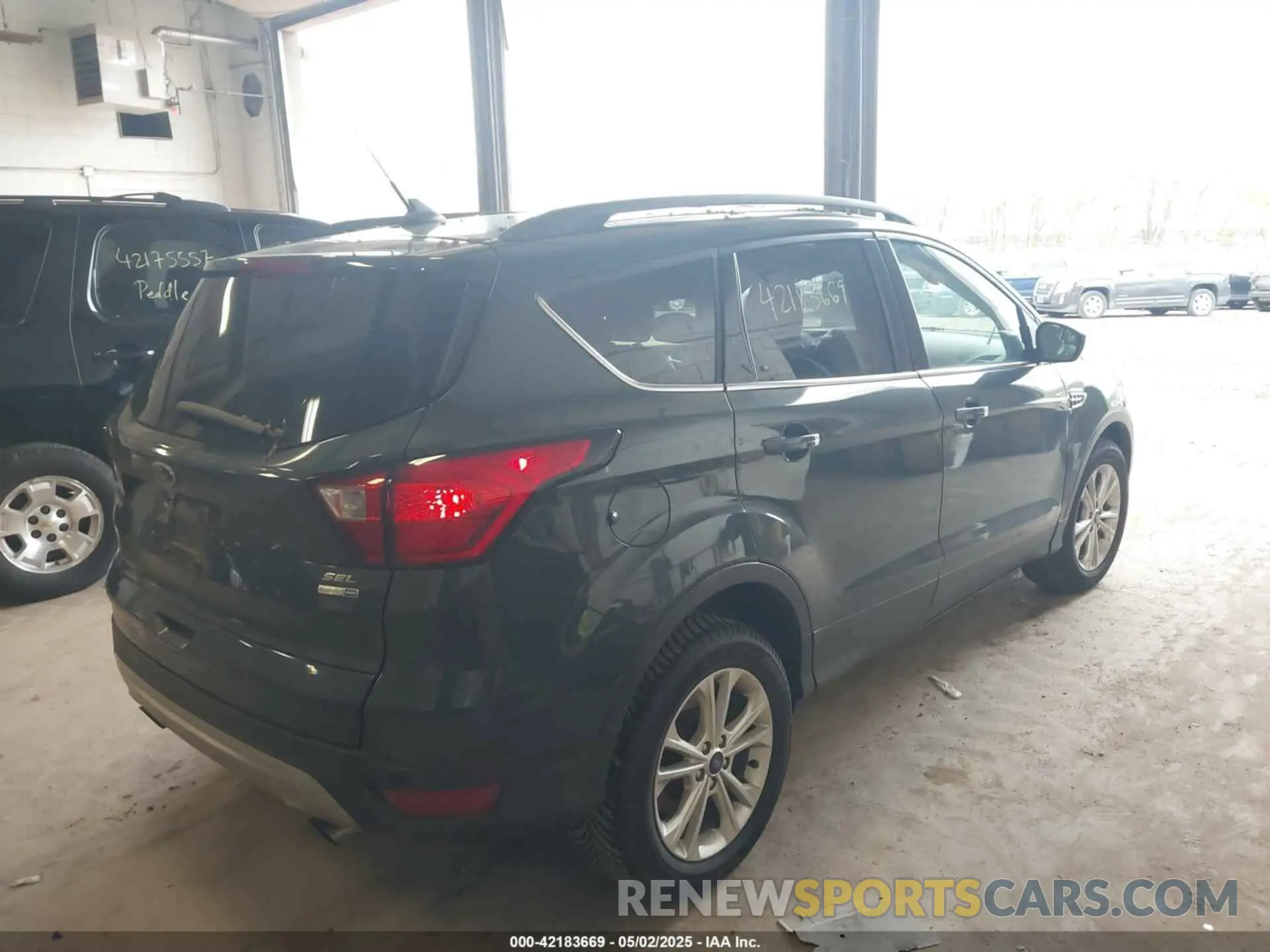 4 Photograph of a damaged car 1FMCU9HD5KUB88860 FORD ESCAPE 2019