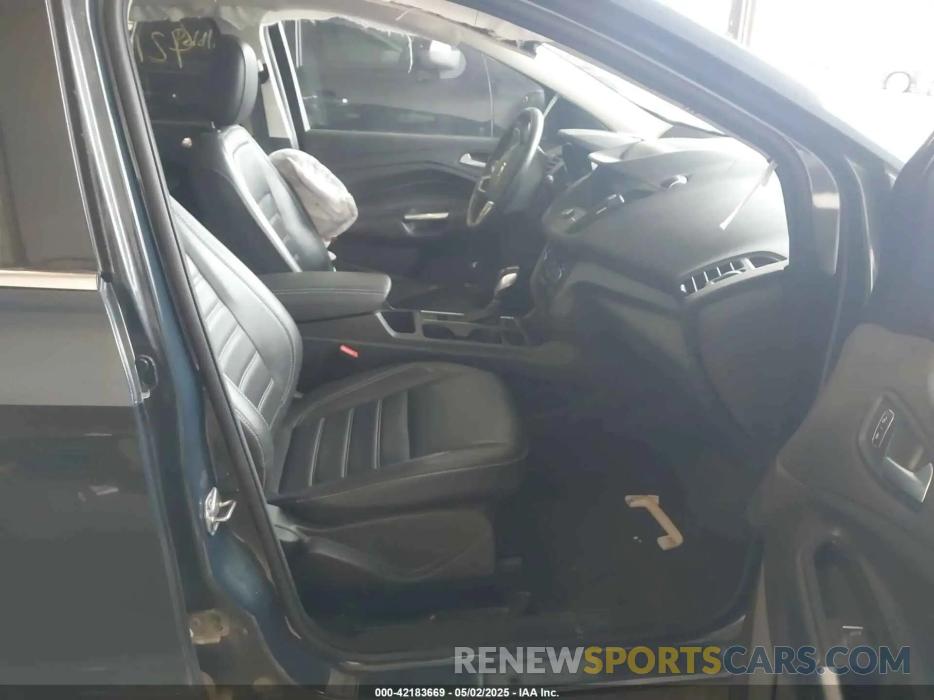 5 Photograph of a damaged car 1FMCU9HD5KUB88860 FORD ESCAPE 2019
