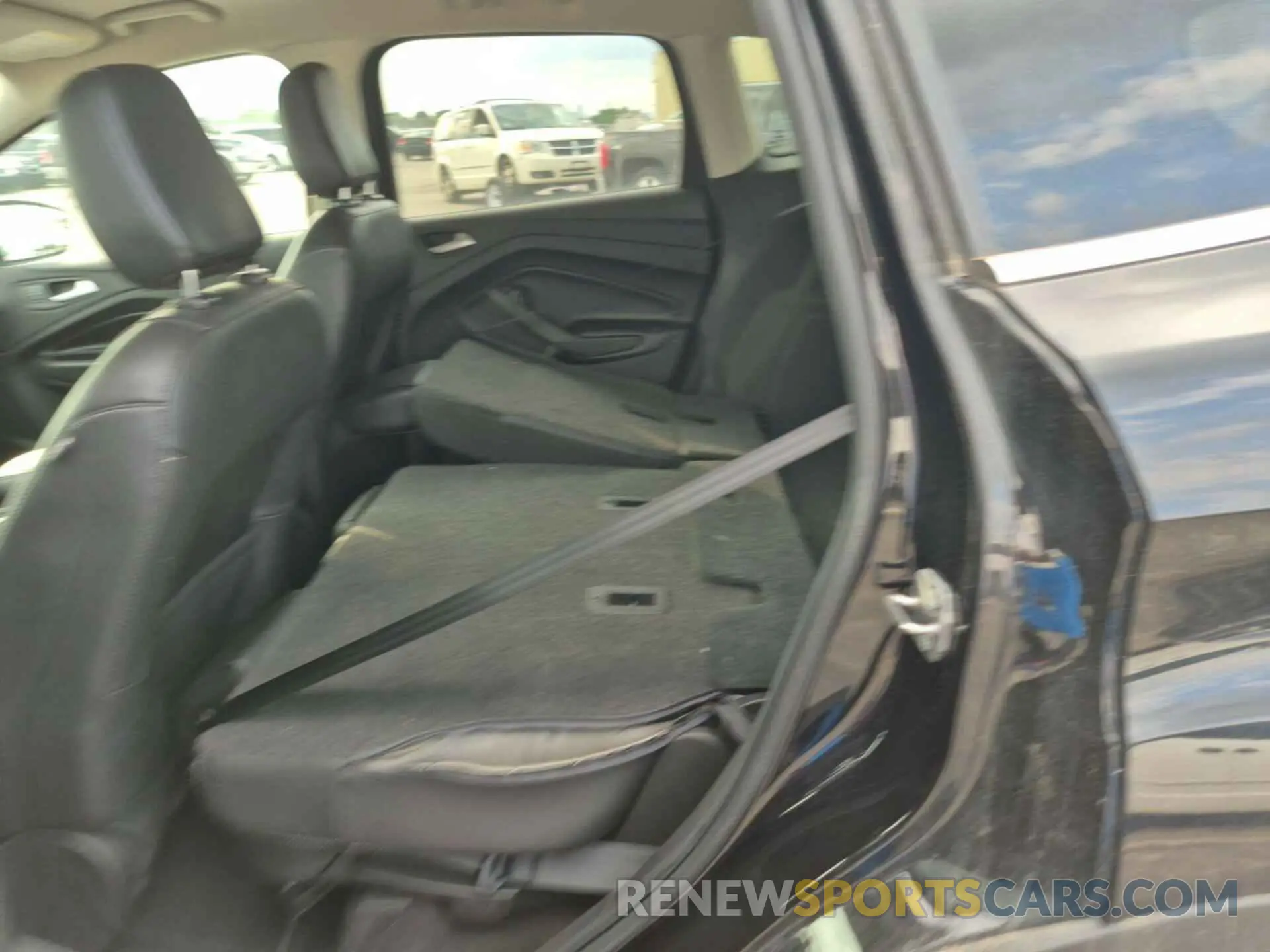 1 Photograph of a damaged car 1FMCU9HD5KUC07861 FORD ESCAPE 2019