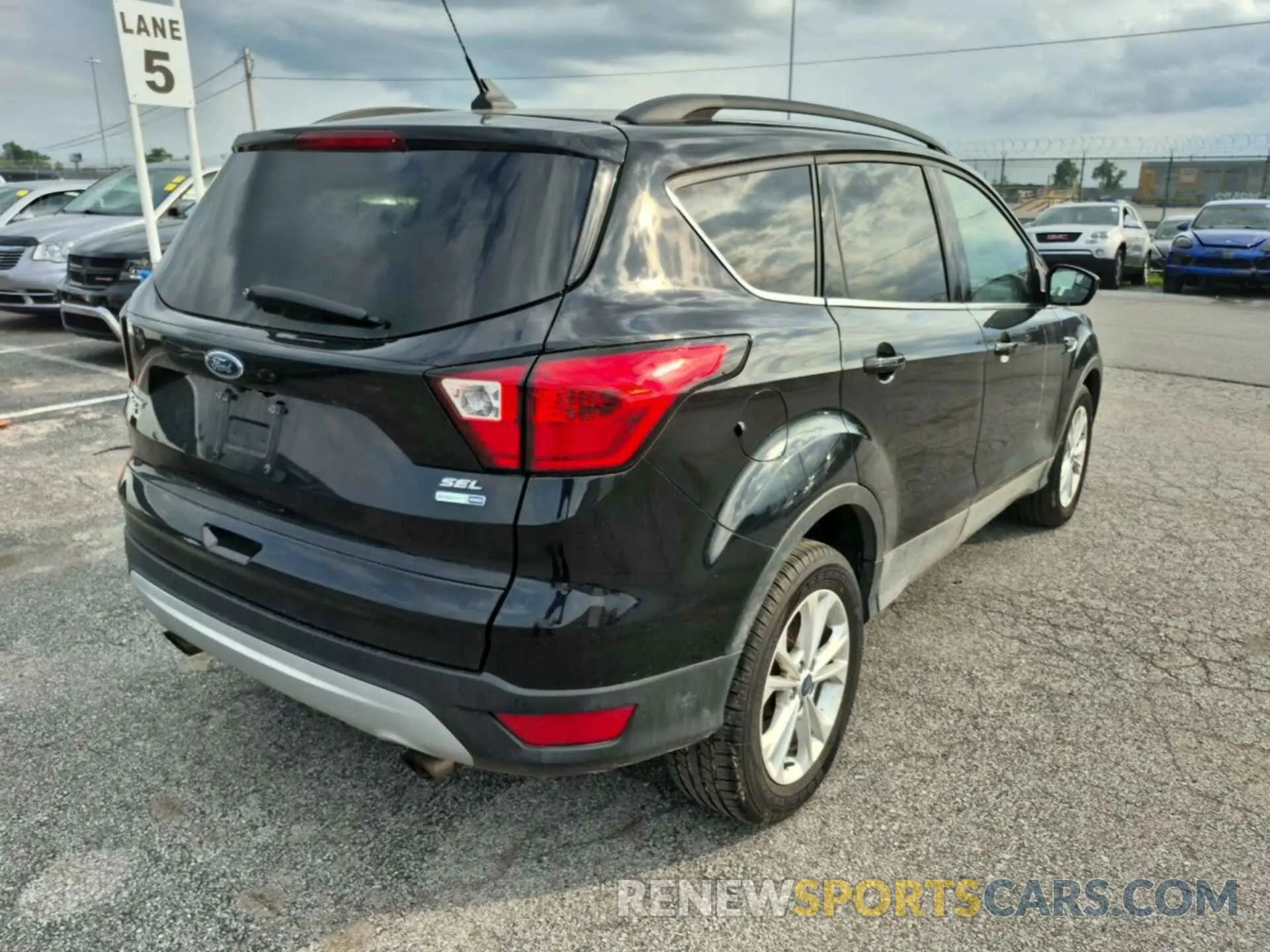 18 Photograph of a damaged car 1FMCU9HD5KUC07861 FORD ESCAPE 2019
