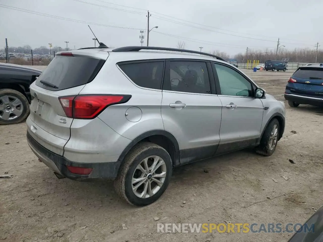 3 Фотография поврежденного автомобиля 1FMCU9HD6KUB24861 FORD ESCAPE 2019