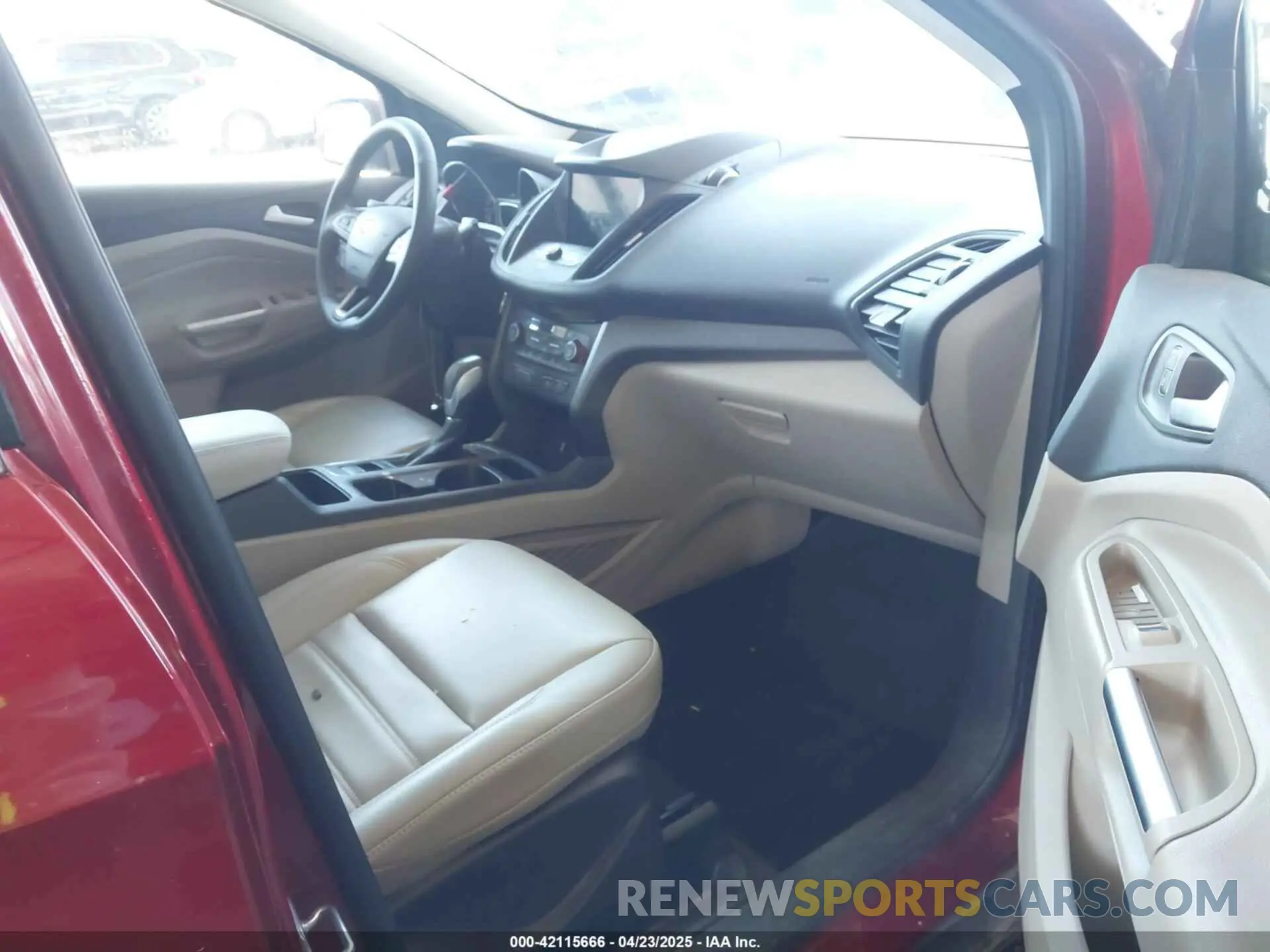 5 Фотография поврежденного автомобиля 1FMCU9HD6KUB62784 FORD ESCAPE 2019