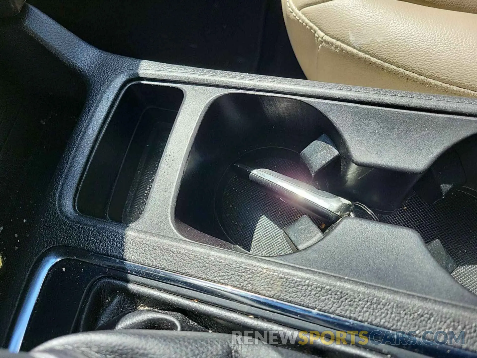 18 Photograph of a damaged car 1FMCU9HD6KUB82422 FORD ESCAPE 2019