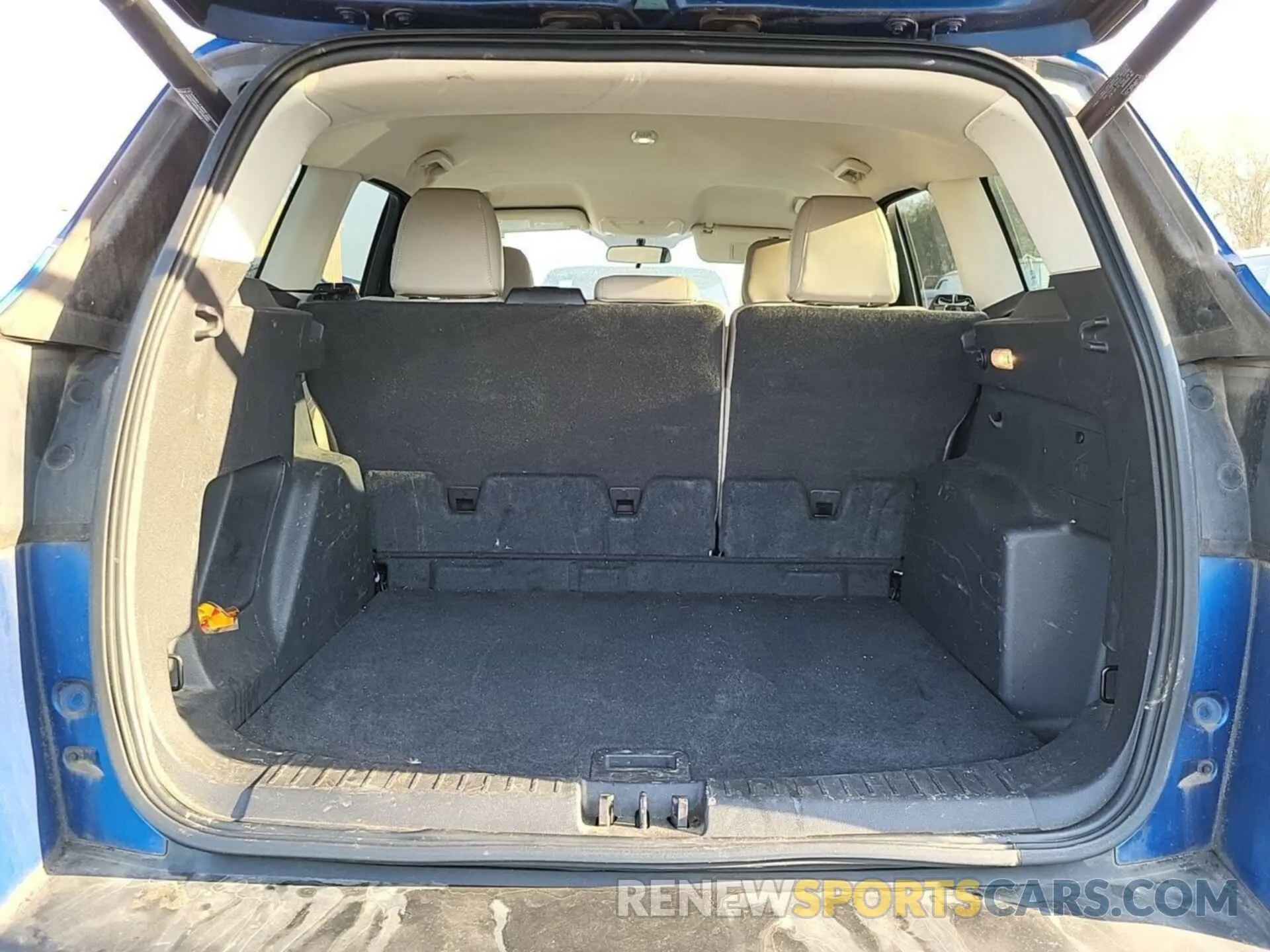 4 Photograph of a damaged car 1FMCU9HD6KUB82422 FORD ESCAPE 2019