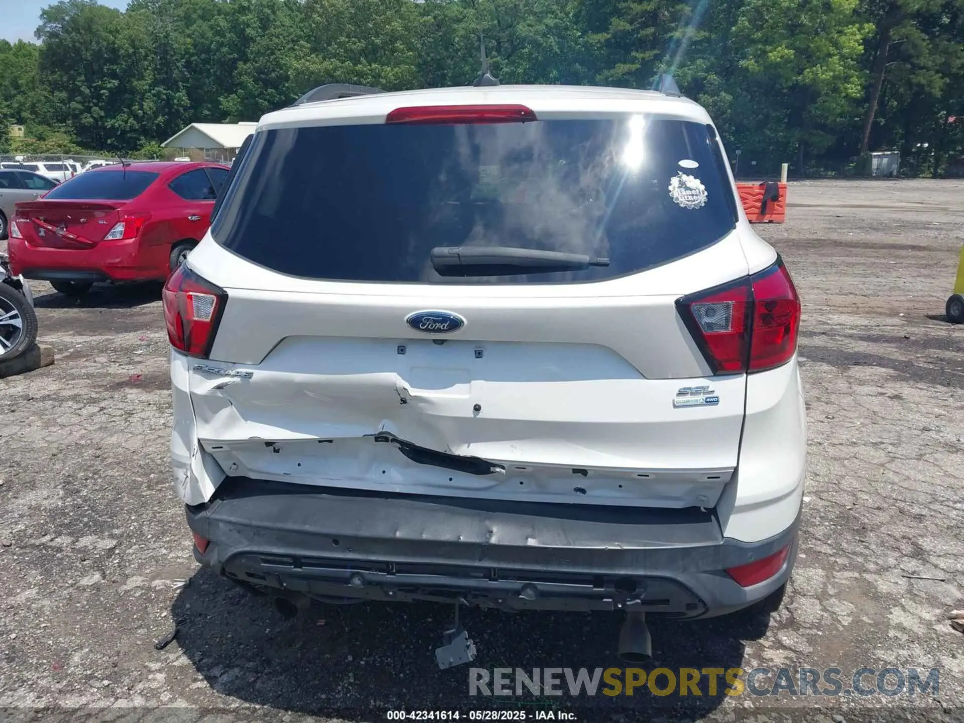 15 Photograph of a damaged car 1FMCU9HD6KUB94392 FORD ESCAPE 2019