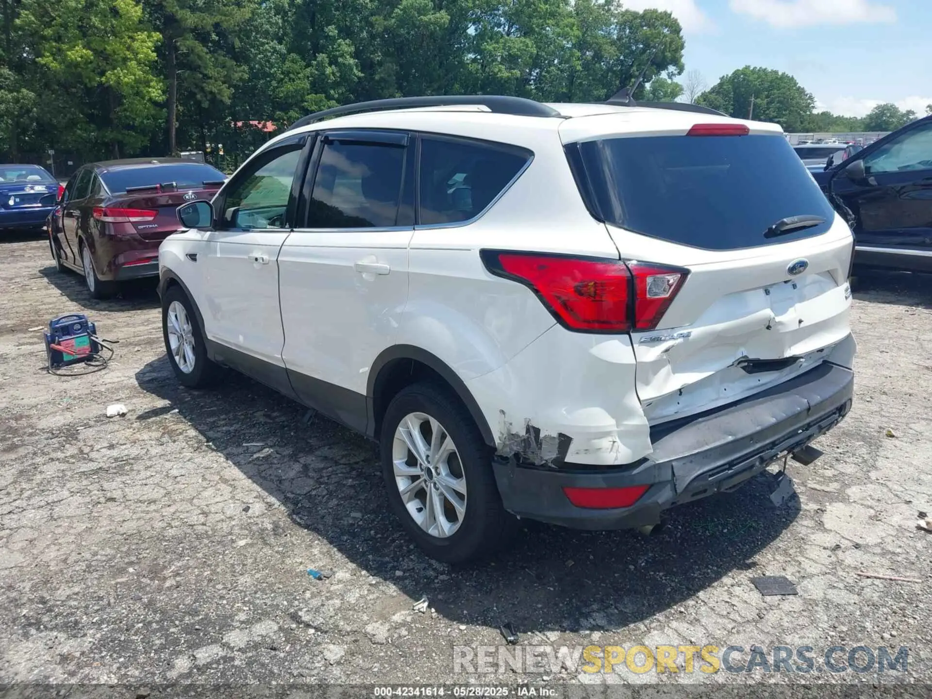 3 Photograph of a damaged car 1FMCU9HD6KUB94392 FORD ESCAPE 2019