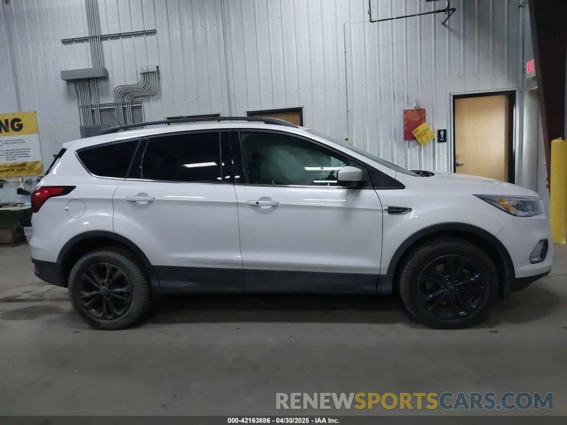 13 Фотография поврежденного автомобиля 1FMCU9HD6KUC31120 FORD ESCAPE 2019