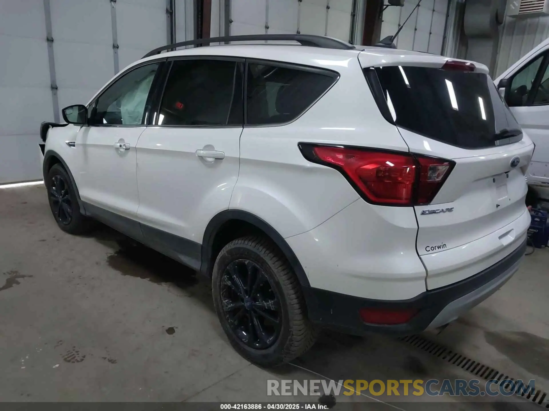 3 Фотография поврежденного автомобиля 1FMCU9HD6KUC31120 FORD ESCAPE 2019