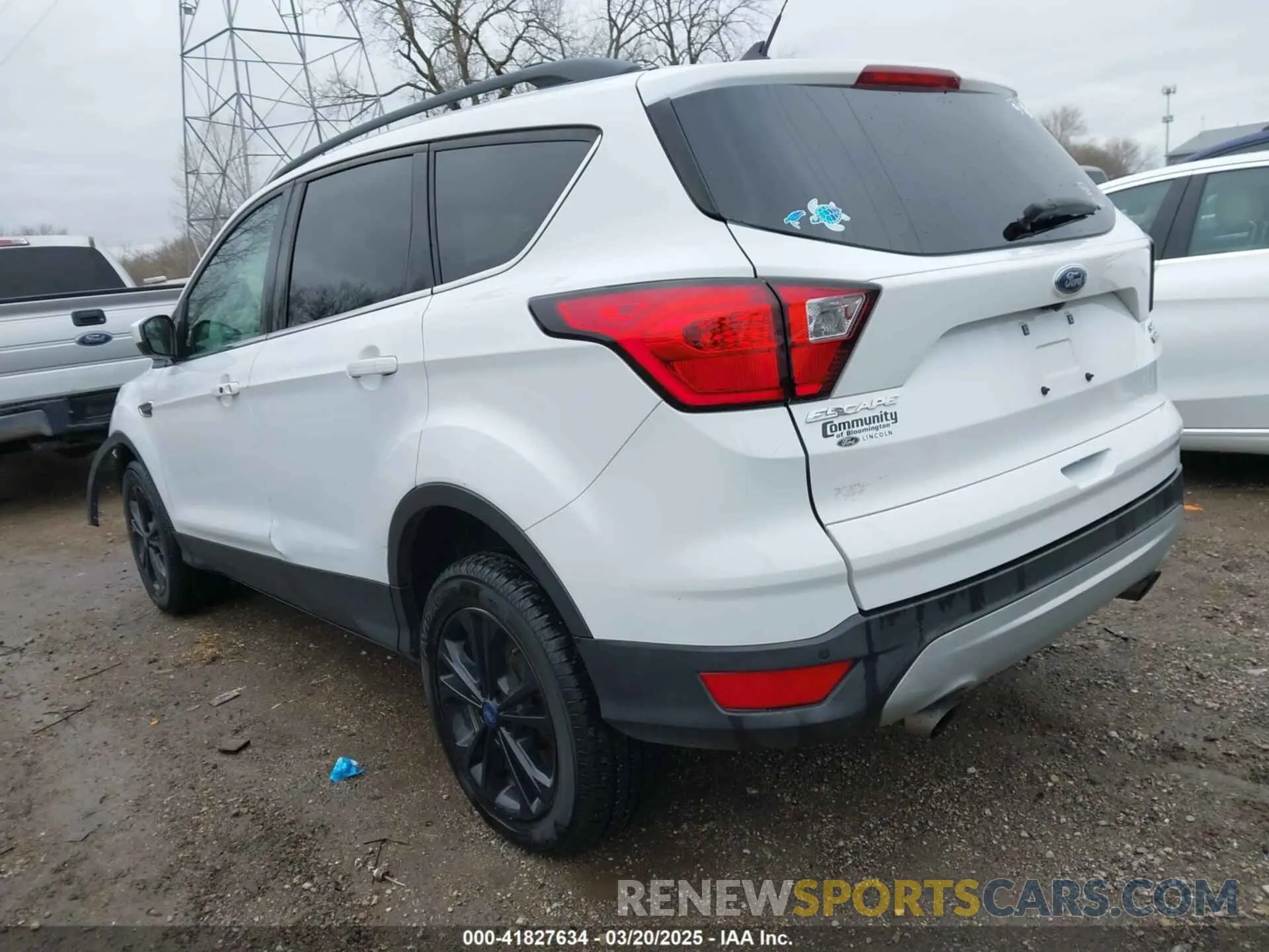 3 Фотография поврежденного автомобиля 1FMCU9HD7KUB82929 FORD ESCAPE 2019