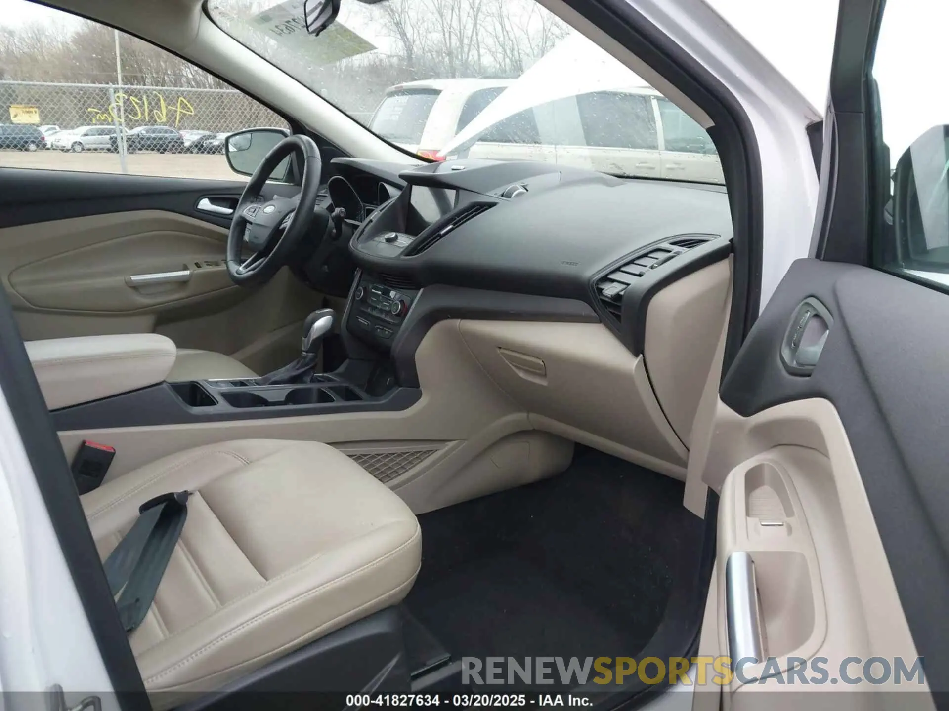 5 Фотография поврежденного автомобиля 1FMCU9HD7KUB82929 FORD ESCAPE 2019