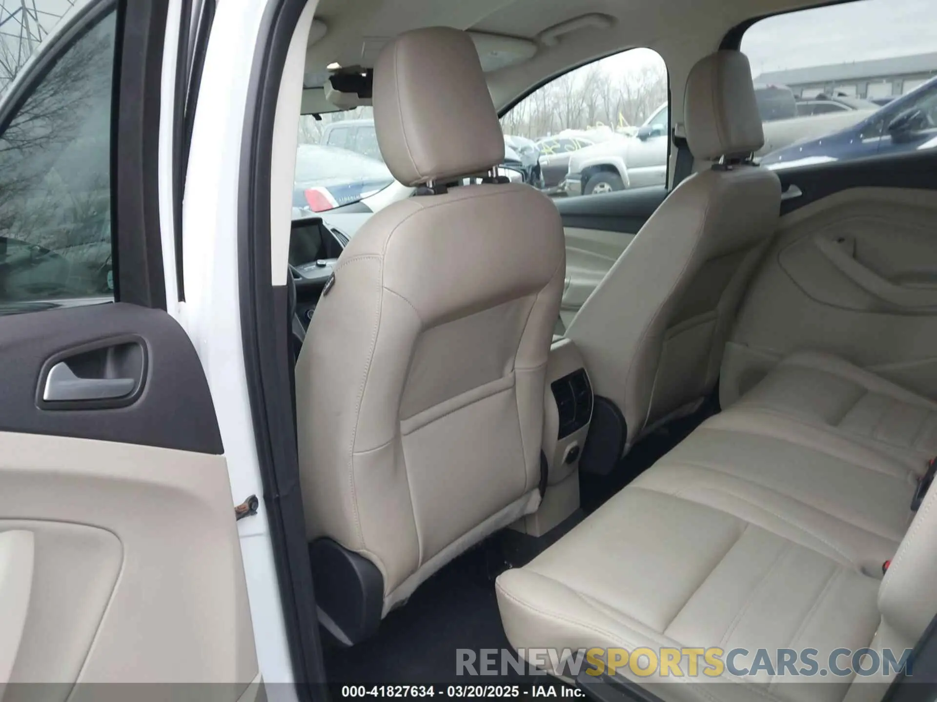 8 Фотография поврежденного автомобиля 1FMCU9HD7KUB82929 FORD ESCAPE 2019