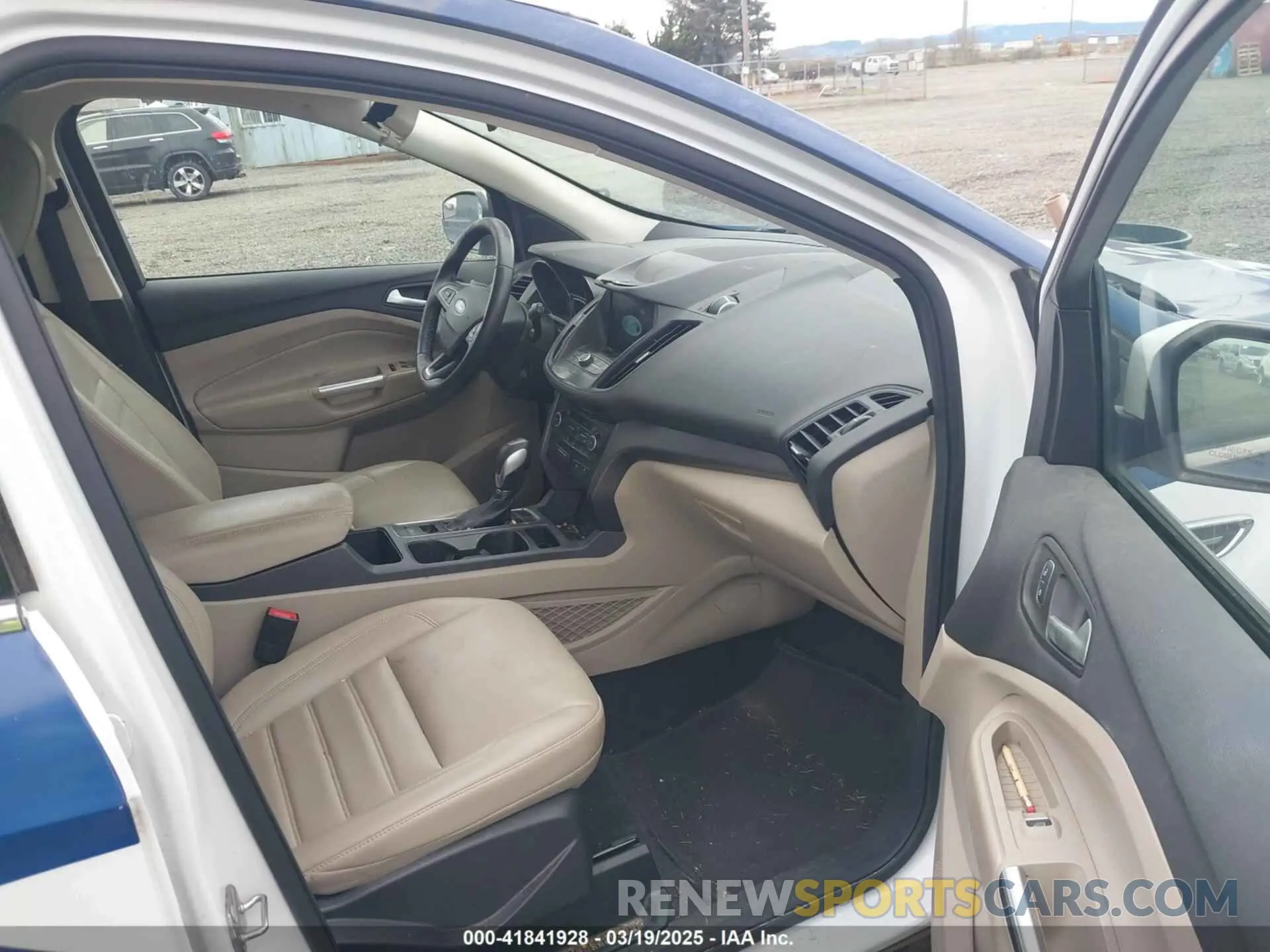 5 Photograph of a damaged car 1FMCU9HD7KUC30199 FORD ESCAPE 2019
